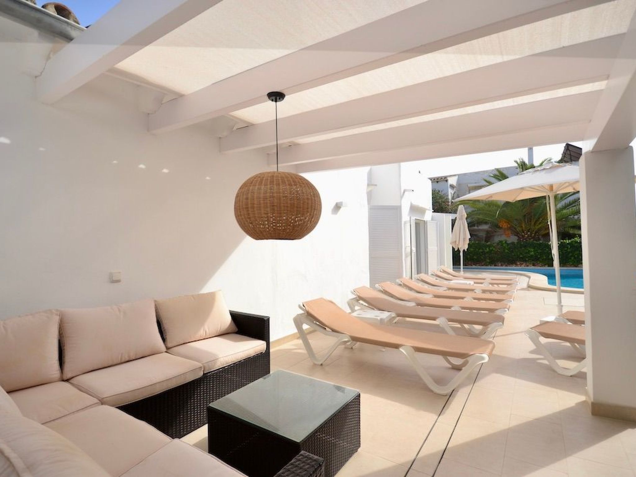 Esmeralda-Image-tags.info