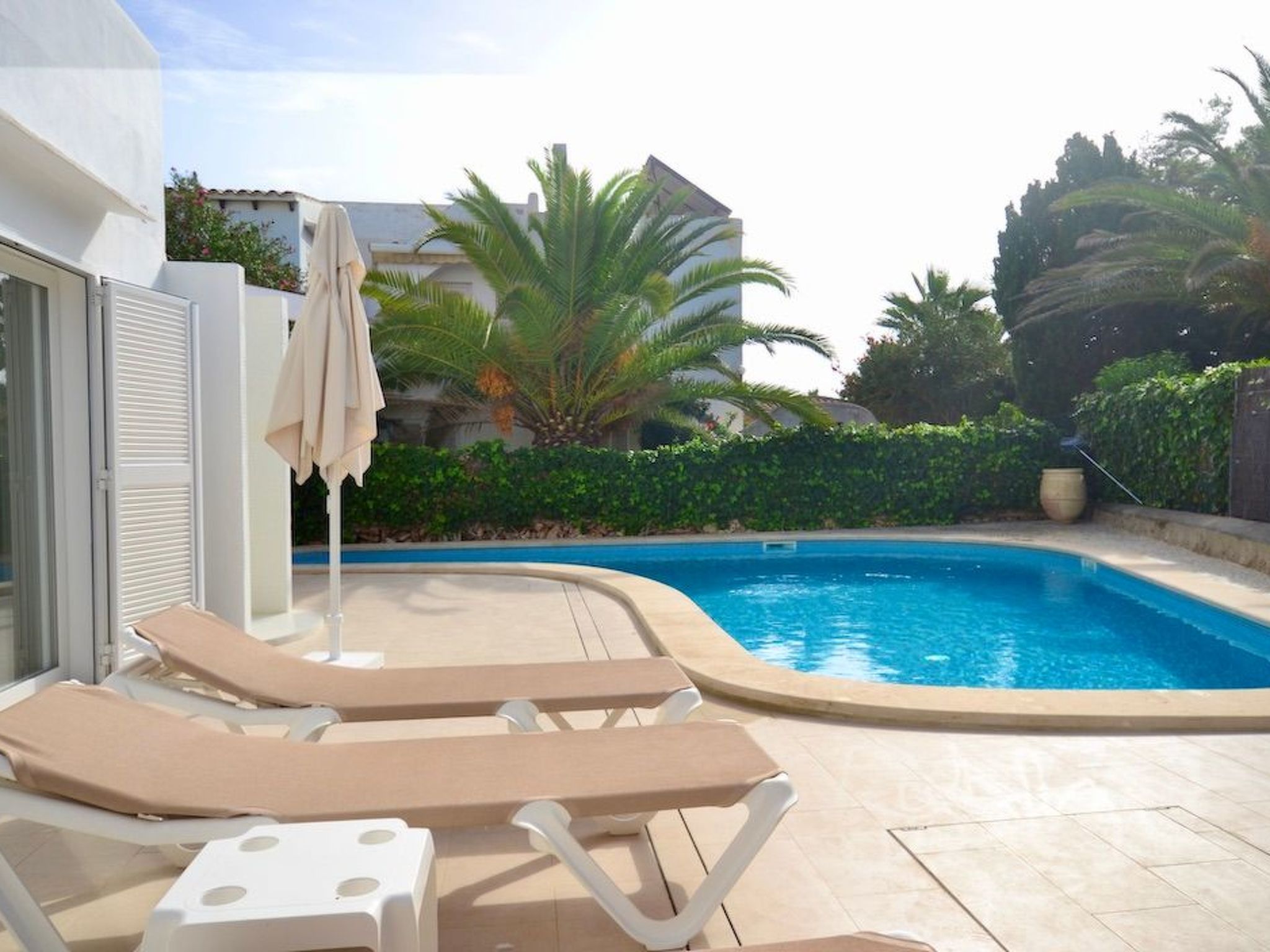 Esmeralda-Image-tags.info