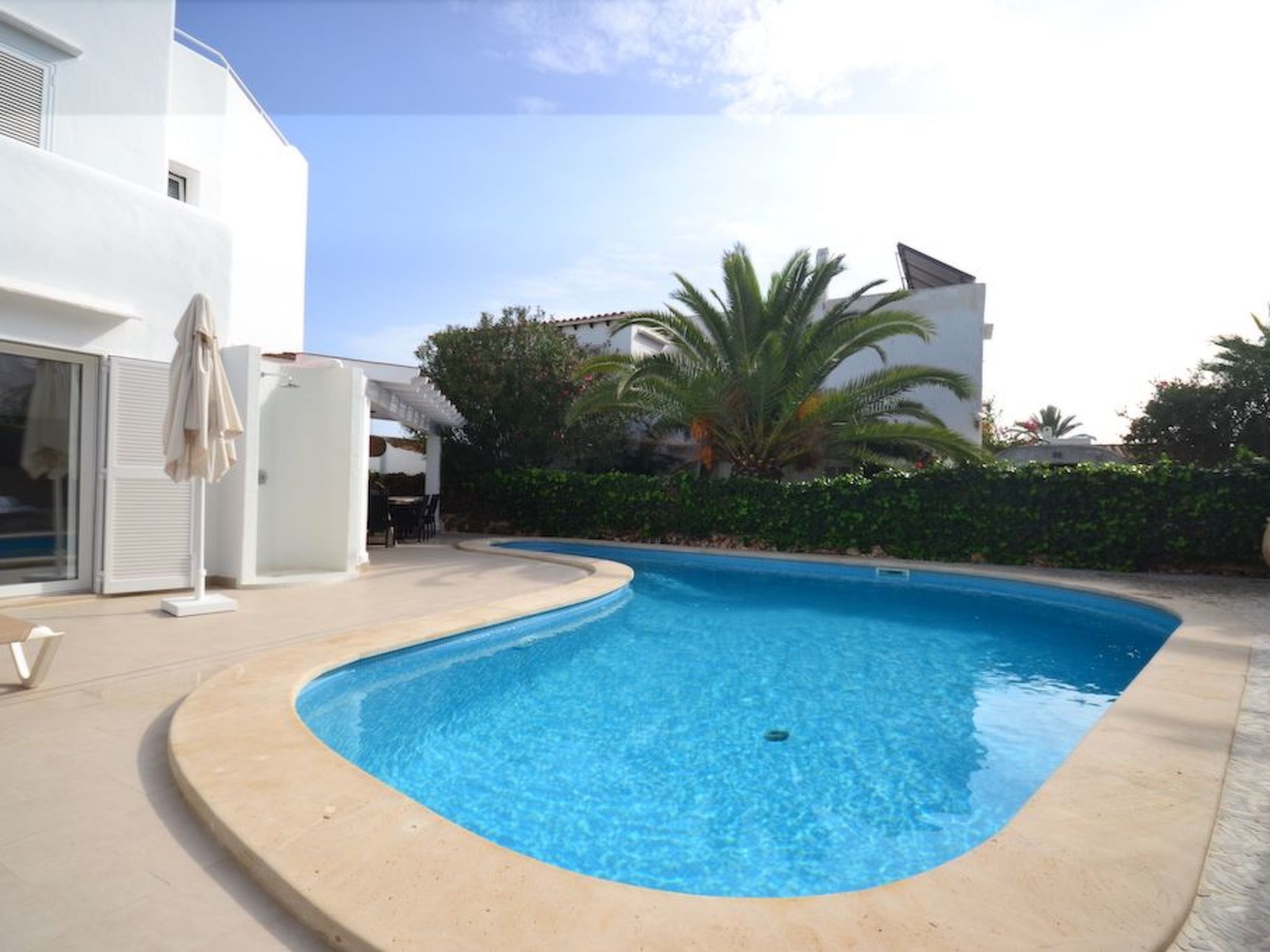 Esmeralda-Image-tags.info