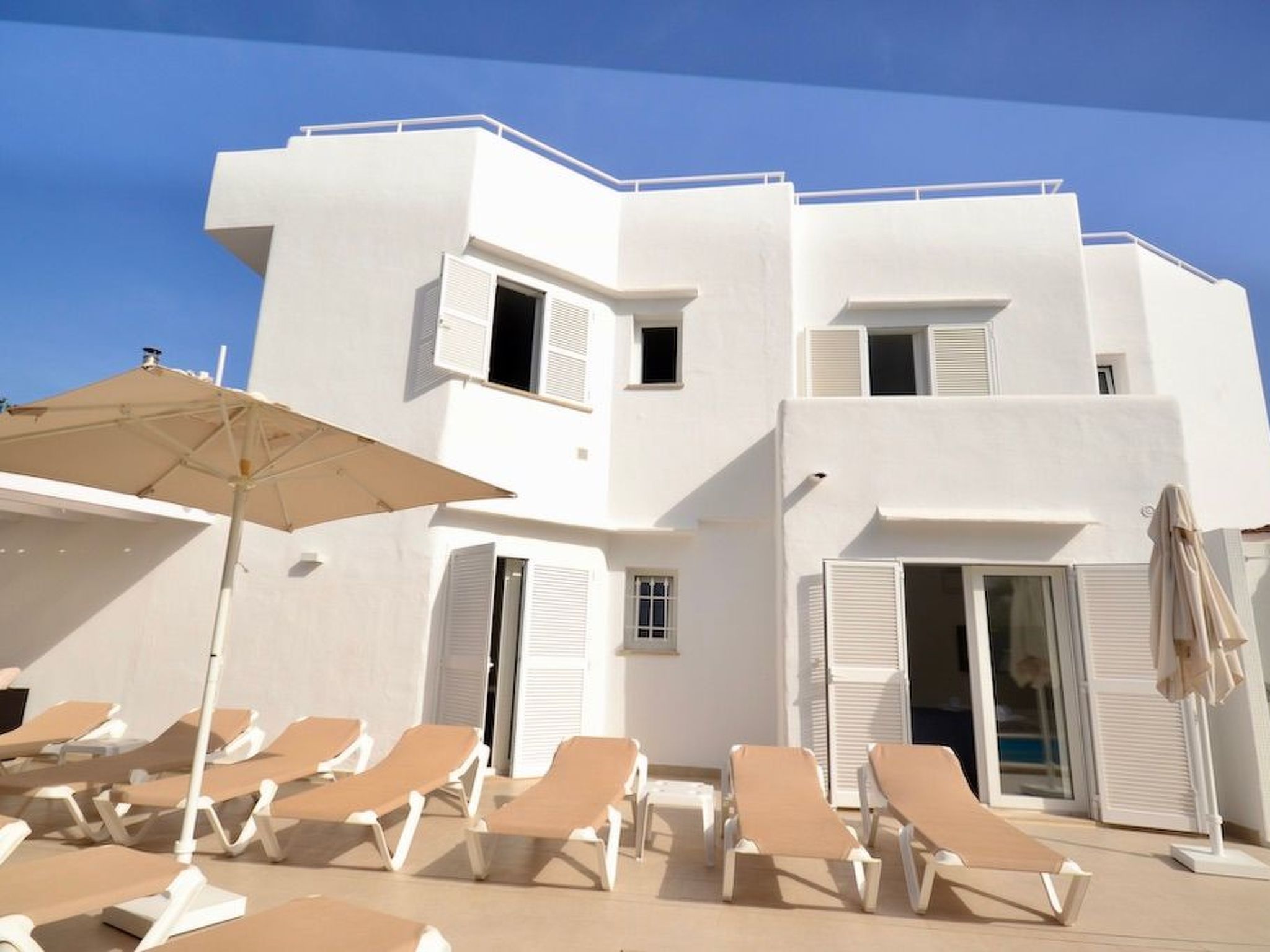 Esmeralda-Image-tags.info