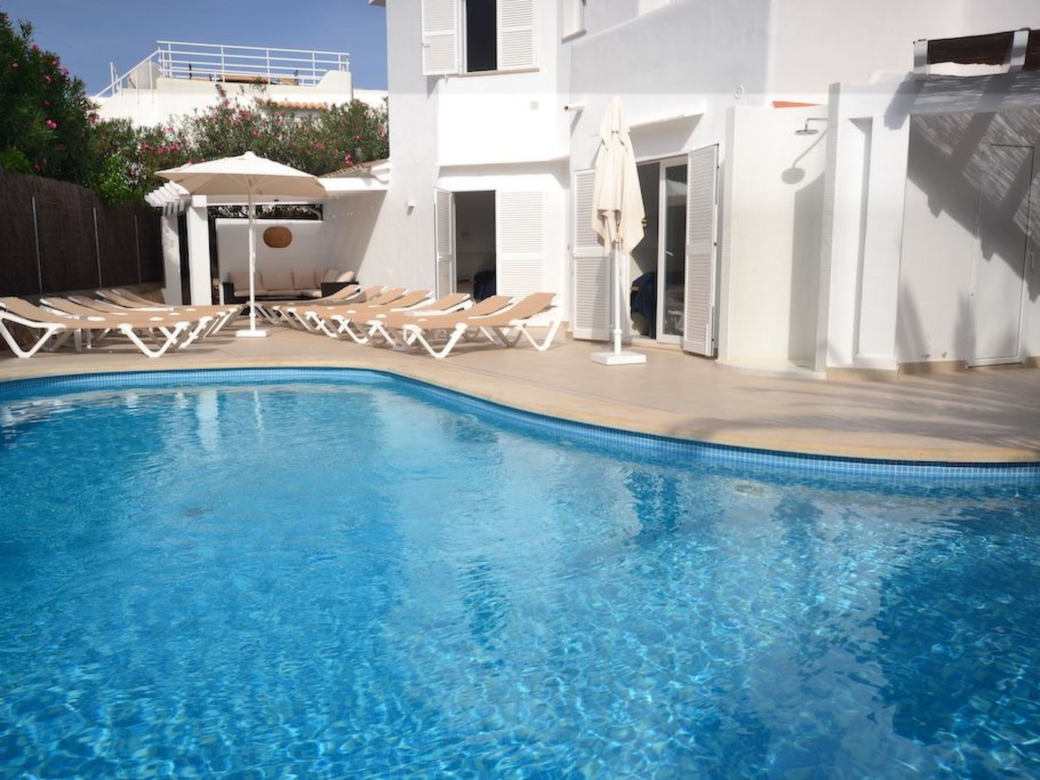 Esmeralda-Image-tags.info