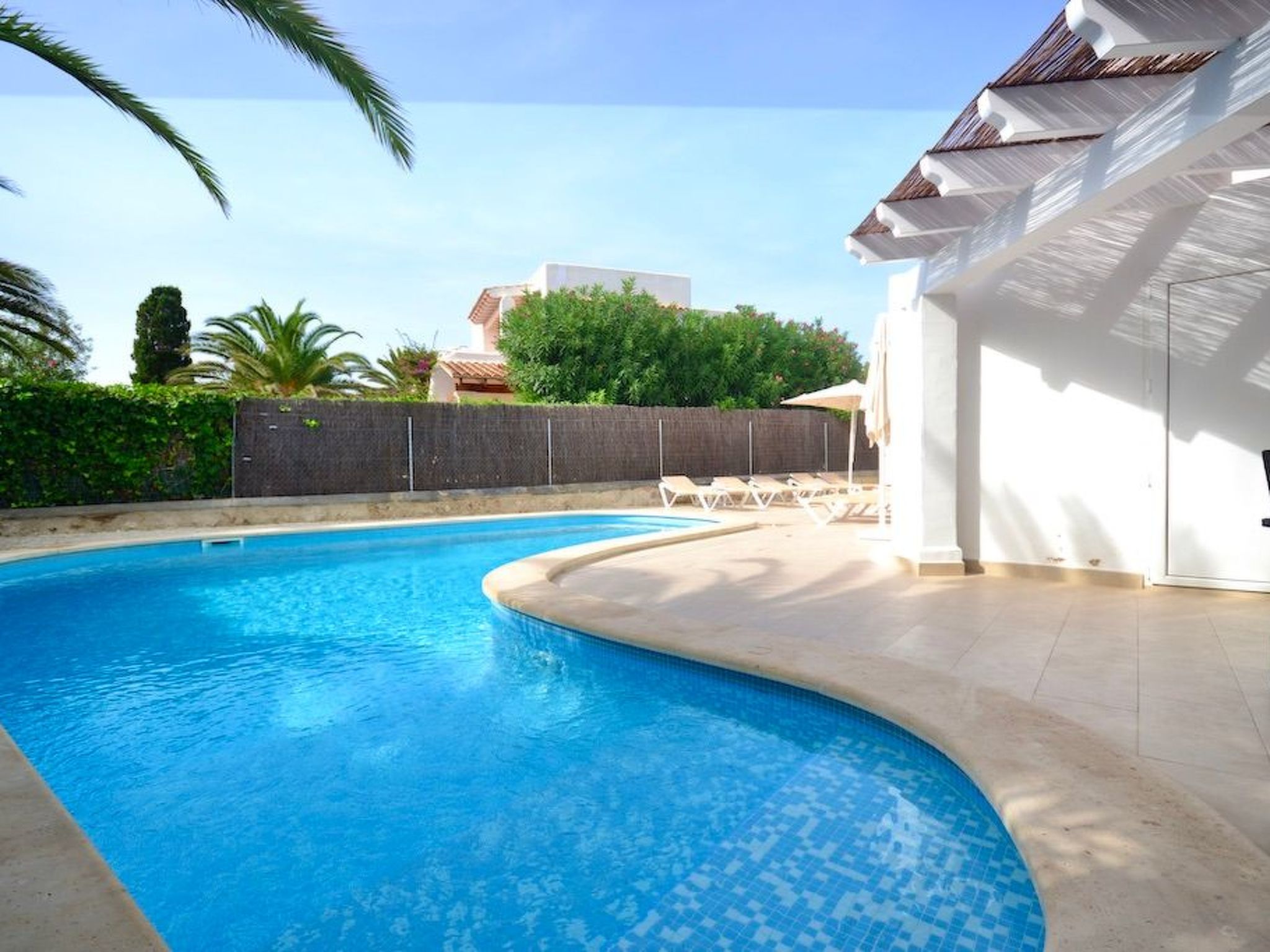 Esmeralda-Image-tags.info