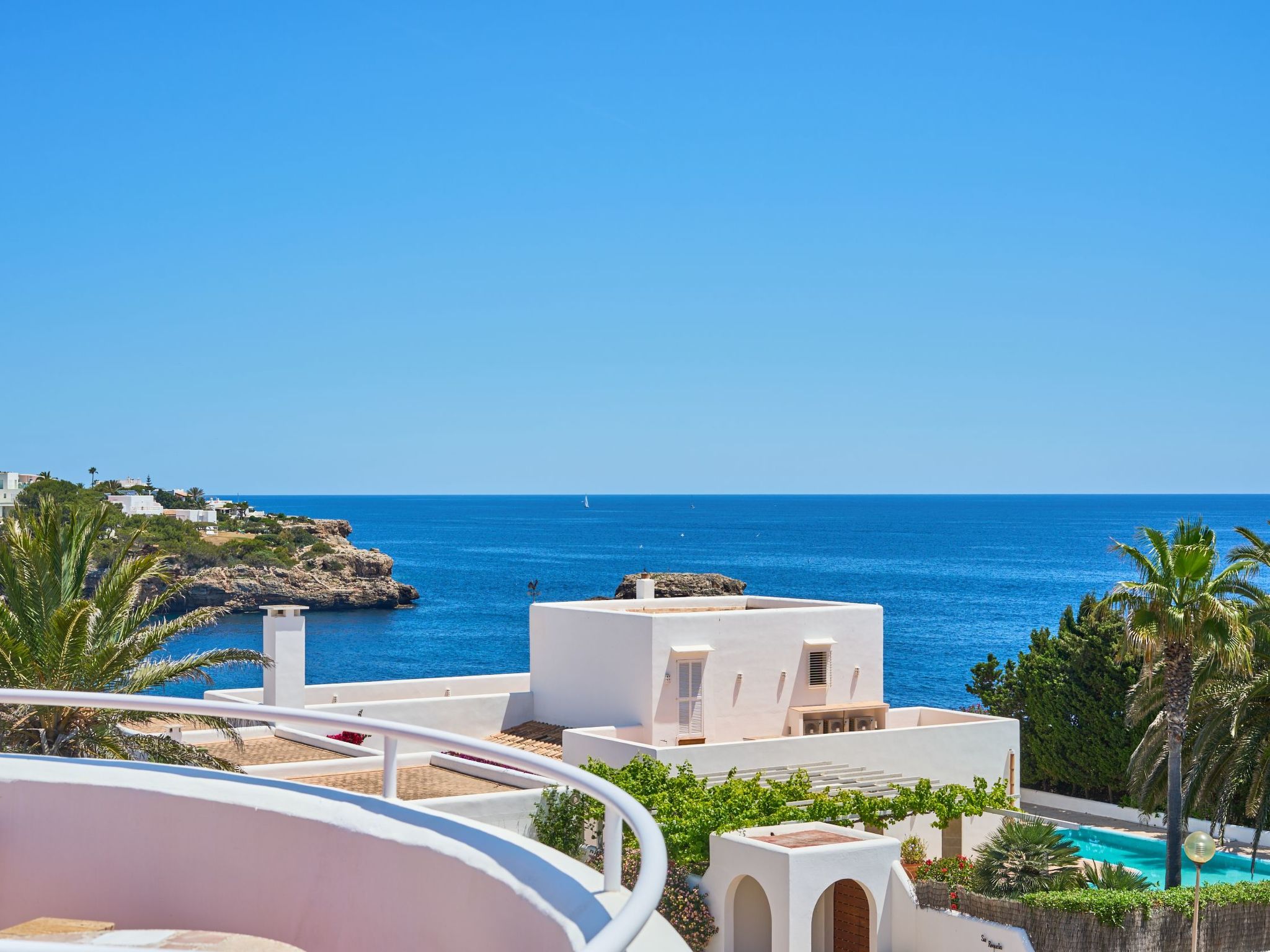 Esmeralda-Image-tags.info