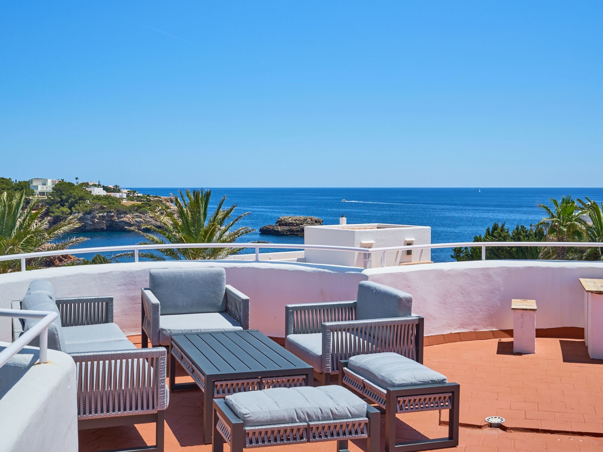 Esmeralda-Image-tags.info