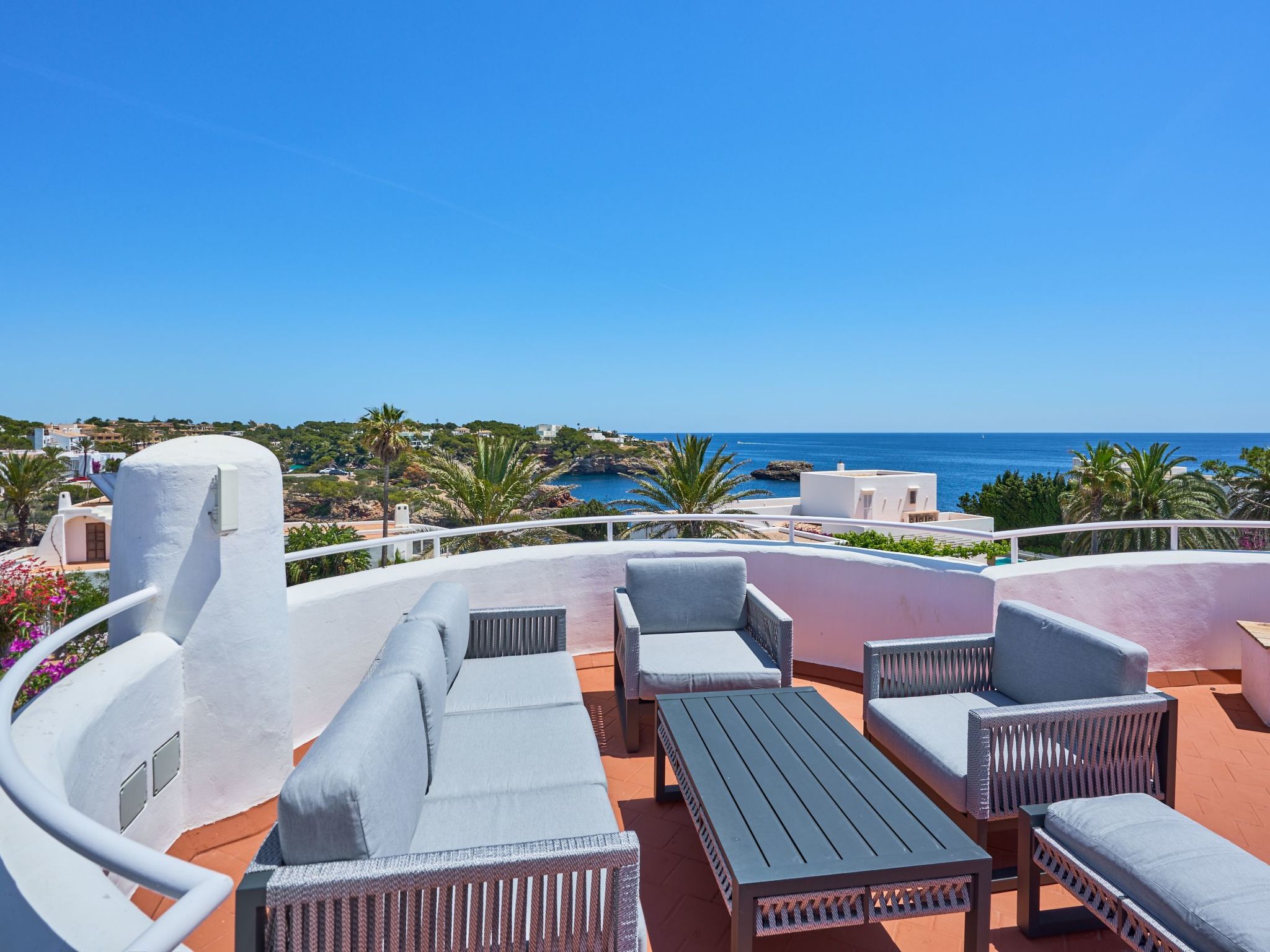 Esmeralda-Image-tags.info