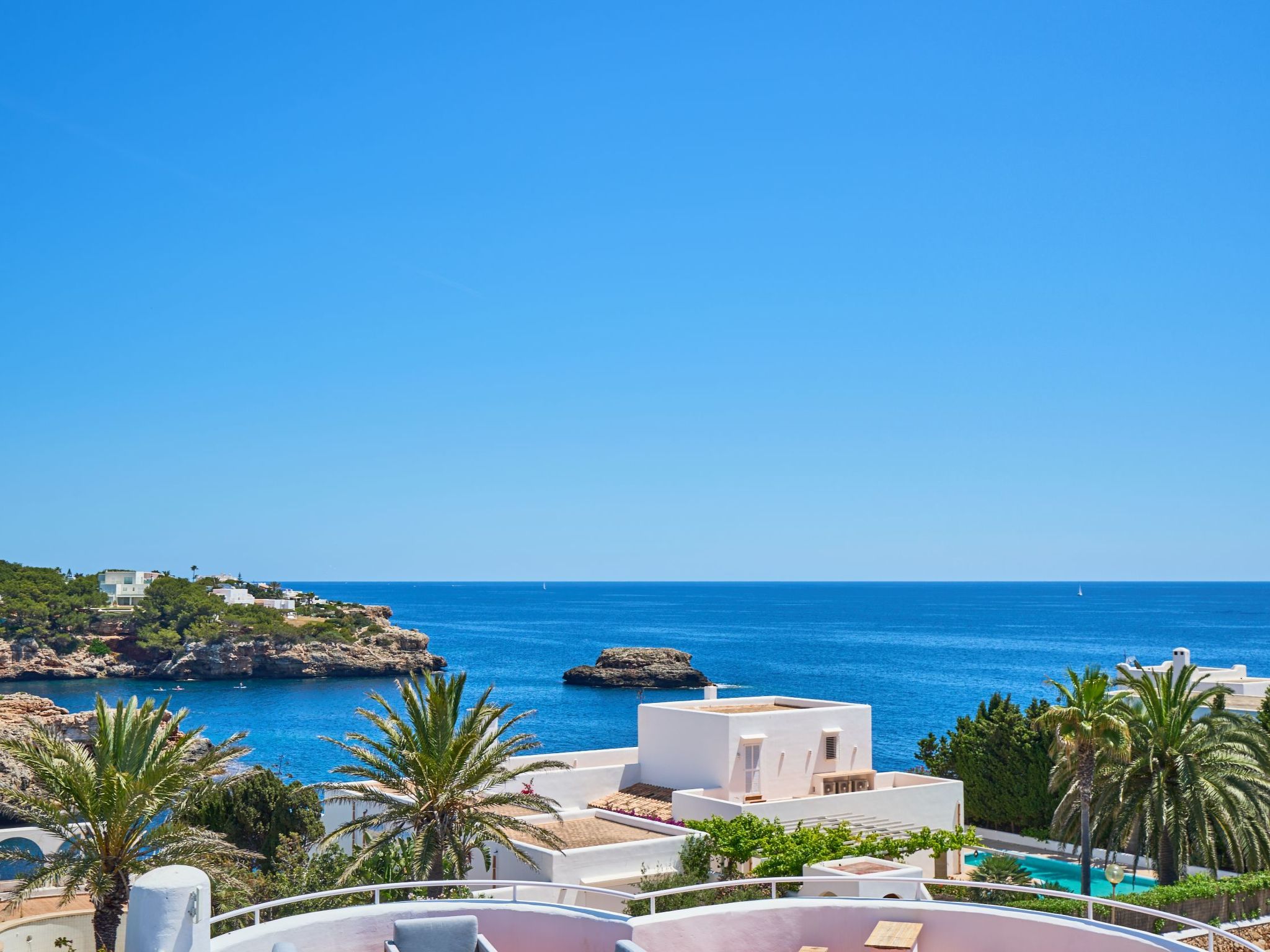 Esmeralda-Image-tags.info