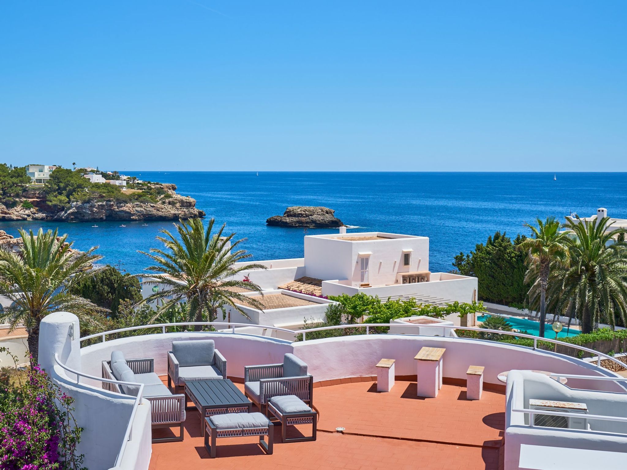 Esmeralda-Image-tags.info