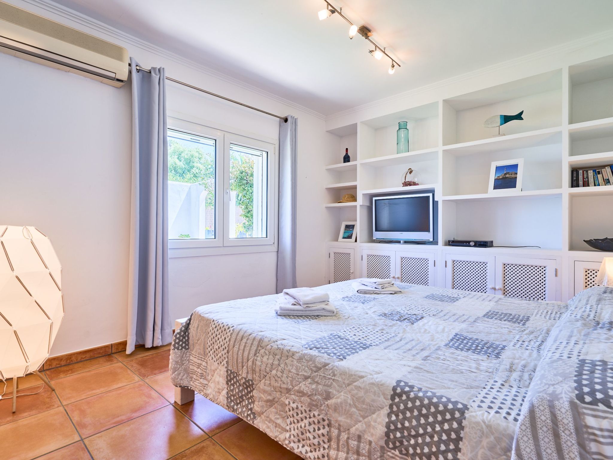 Brusc-Image-tags.info