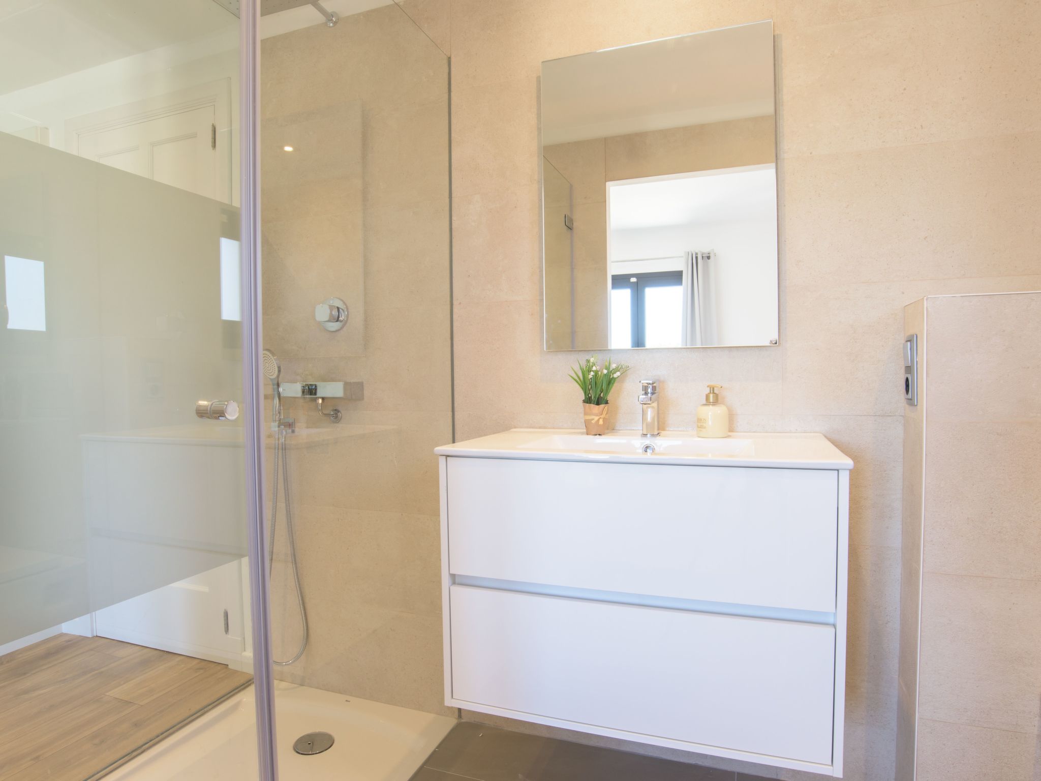 Batlet-Image-tags.info