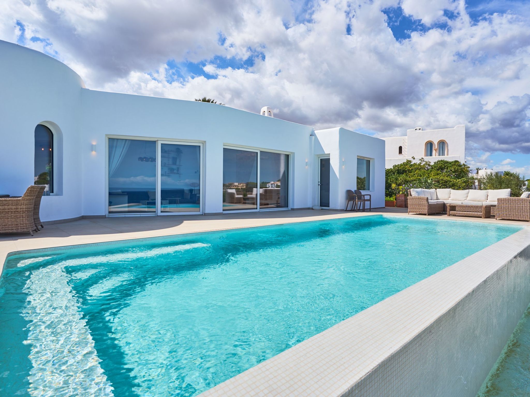 Lago-Image-tags.info