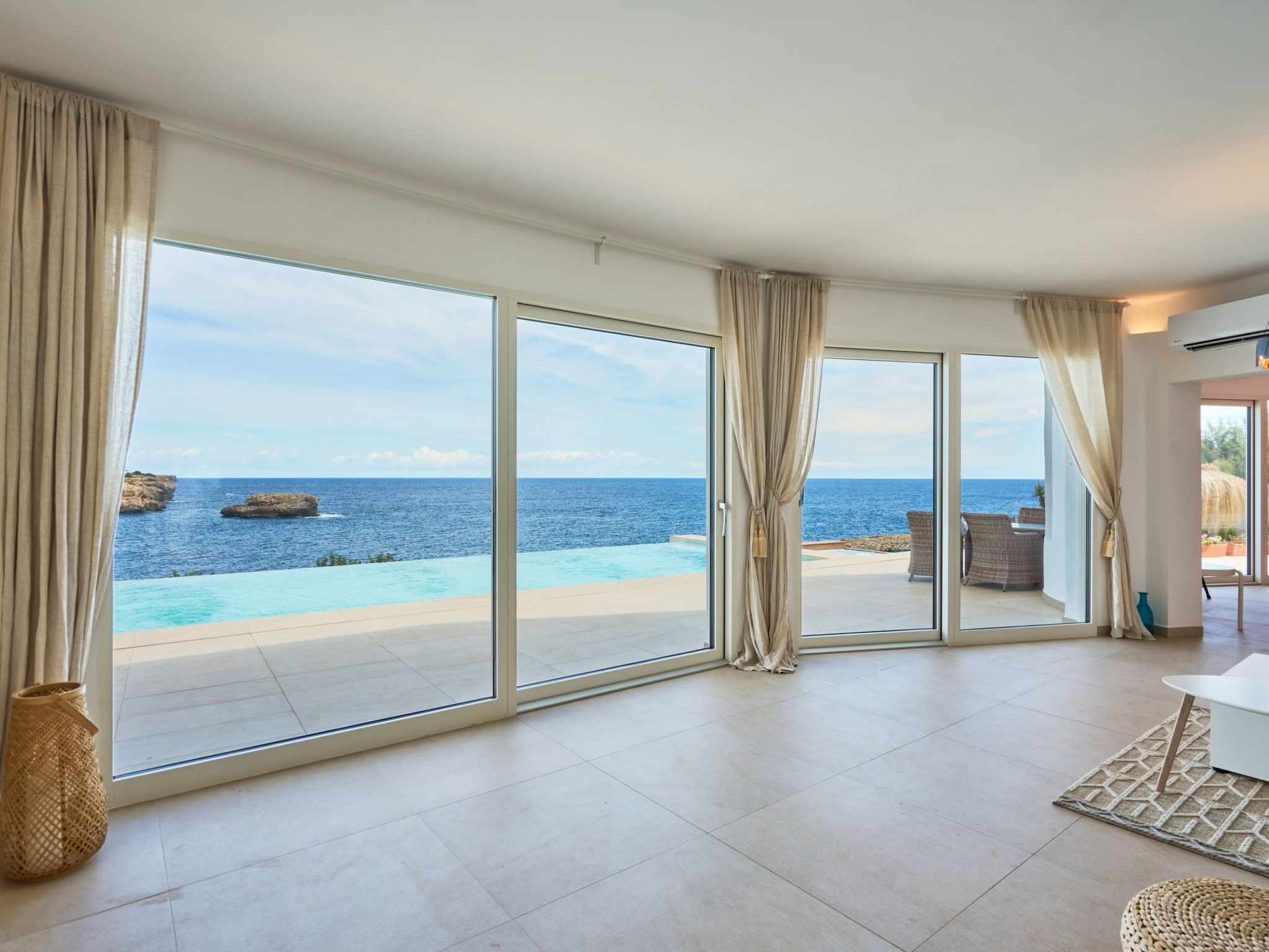 Lago-Image-tags.info