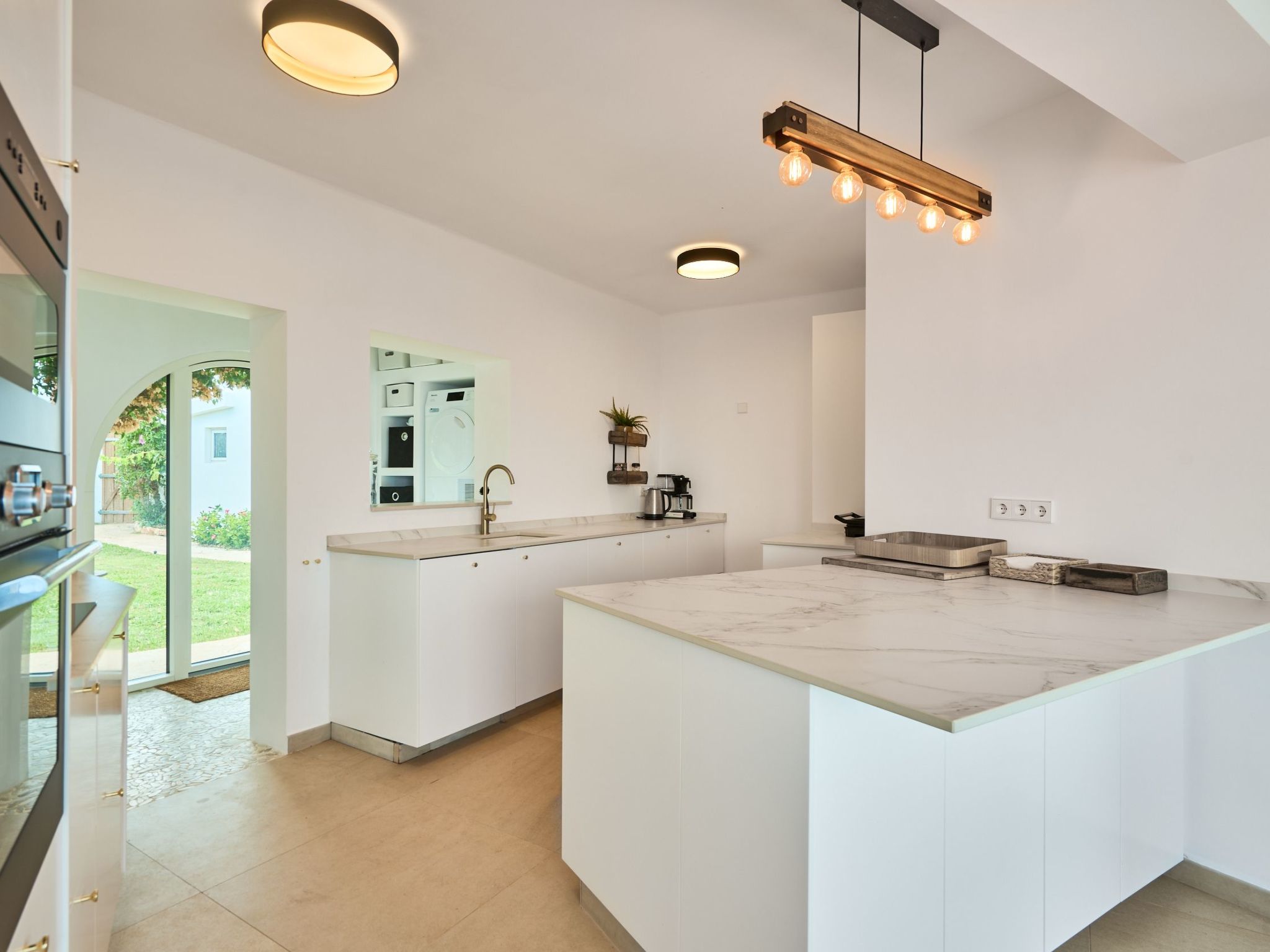 Lago-Image-tags.info