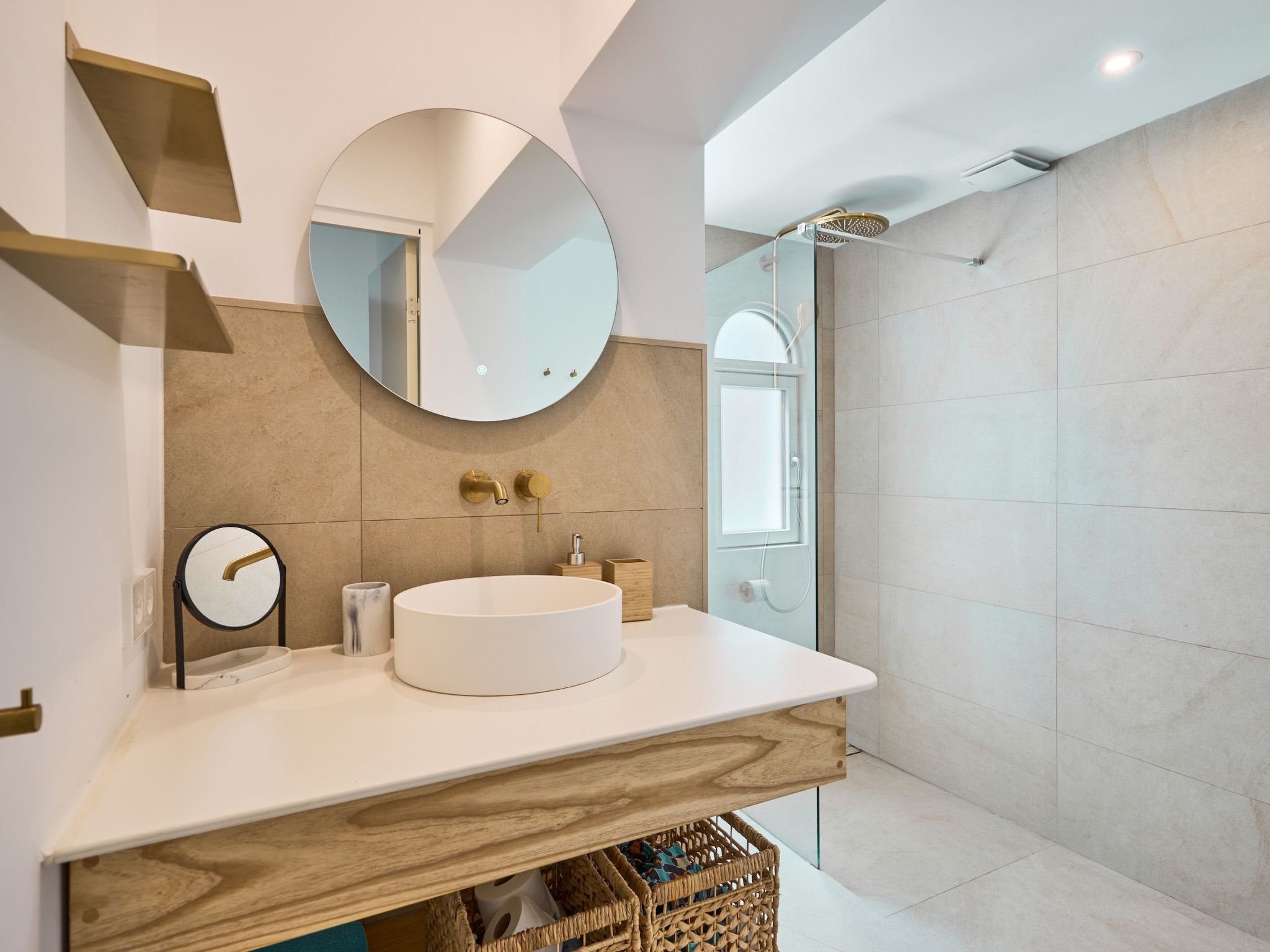 Lago-Image-tags.info