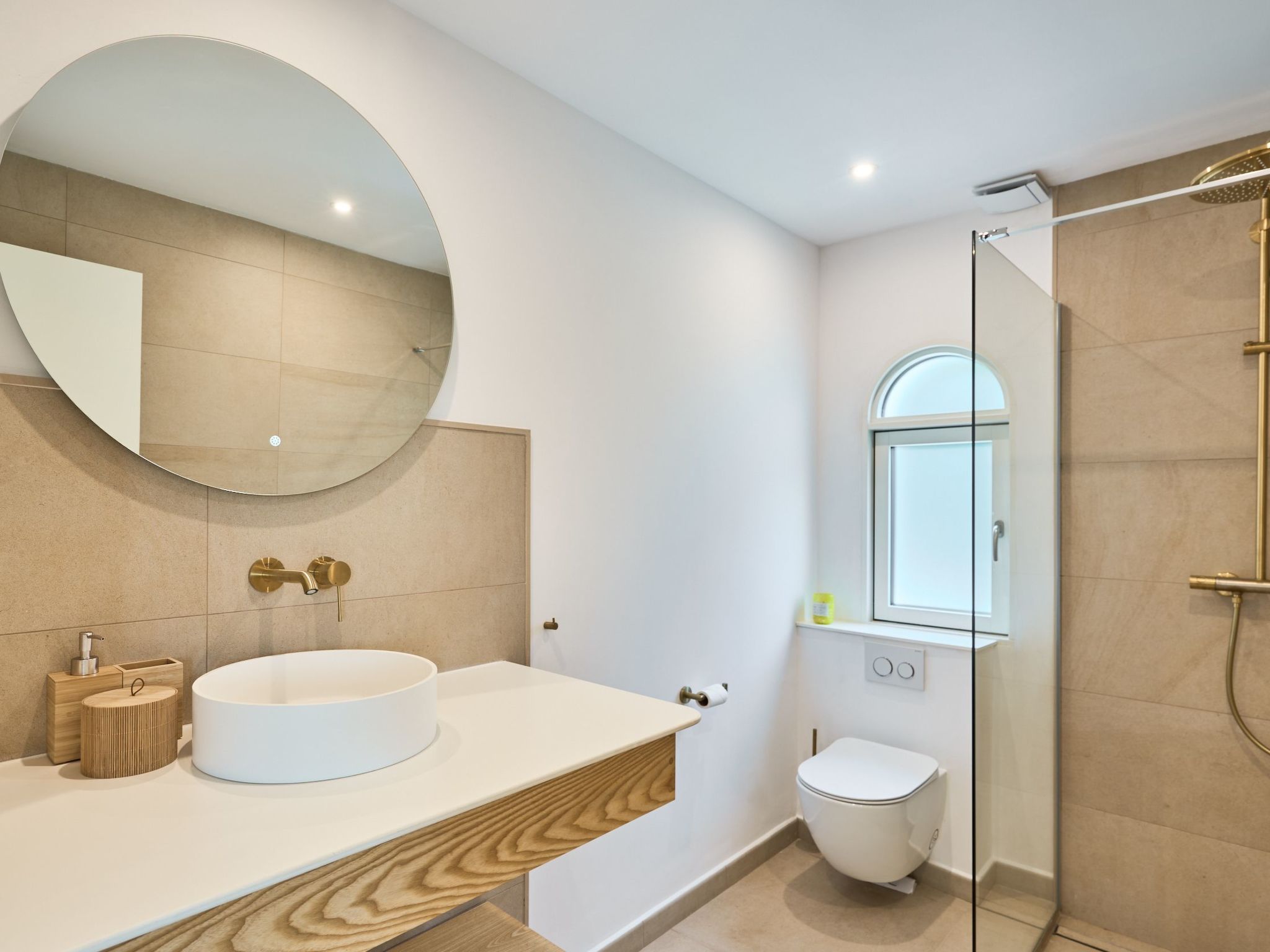 Lago-Image-tags.info