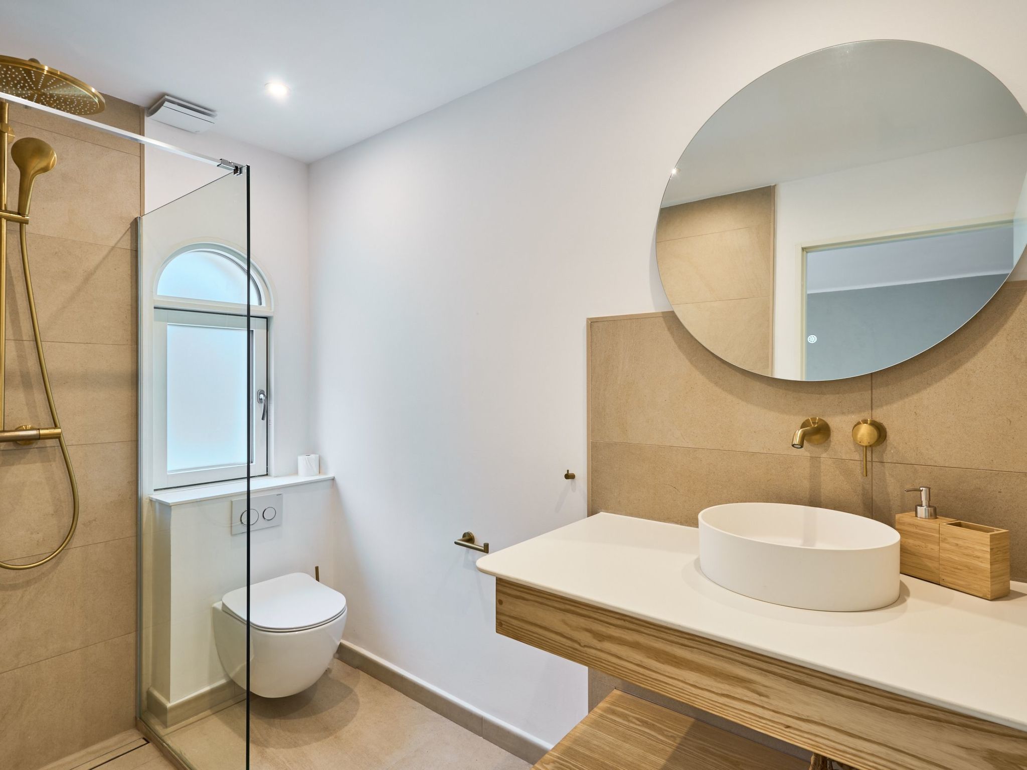 Lago-Image-tags.info