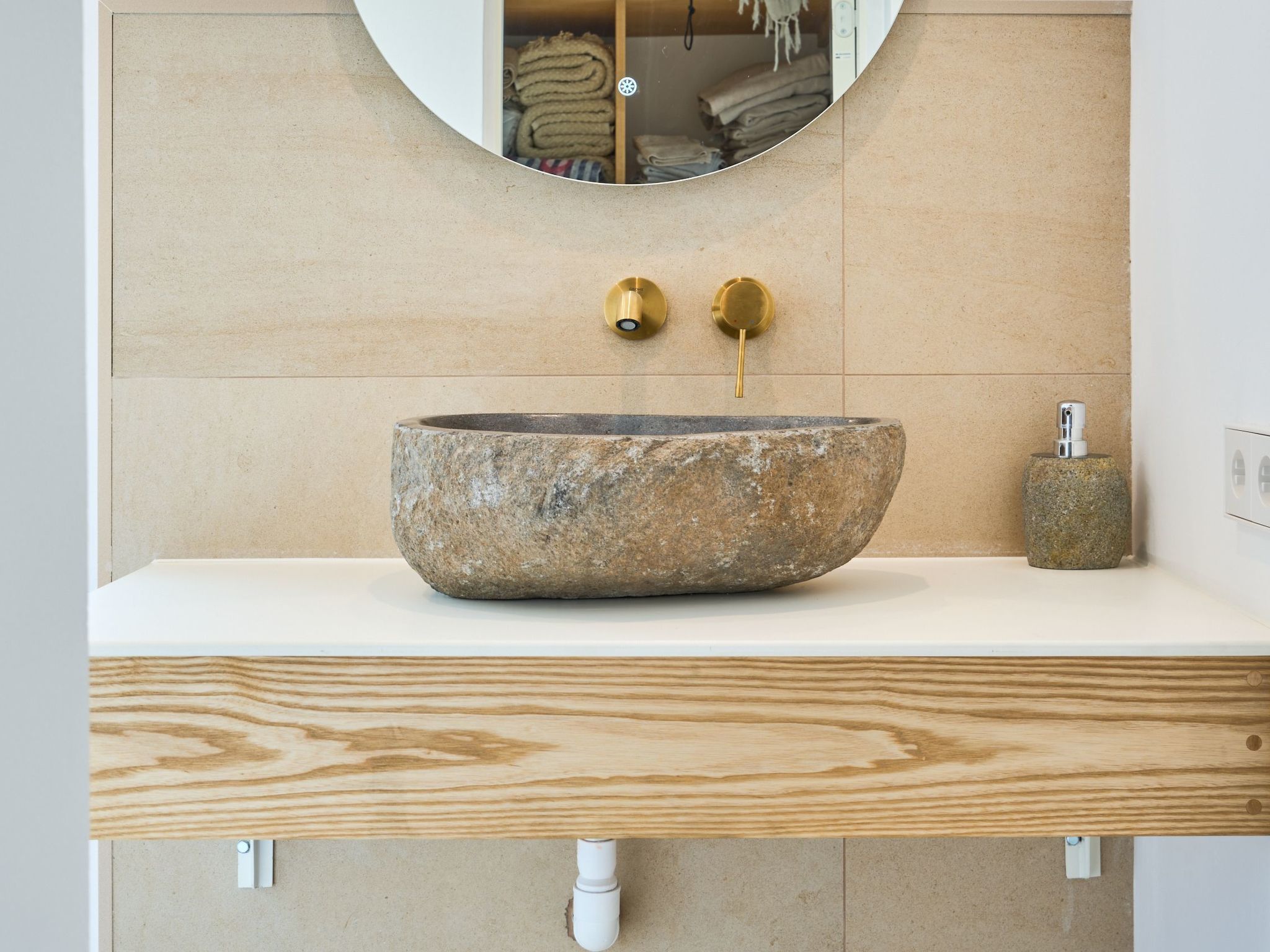 Lago-Image-tags.info