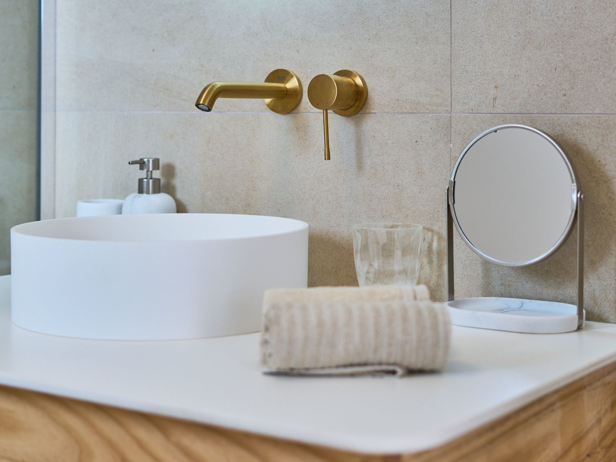 Lago-Image-tags.info