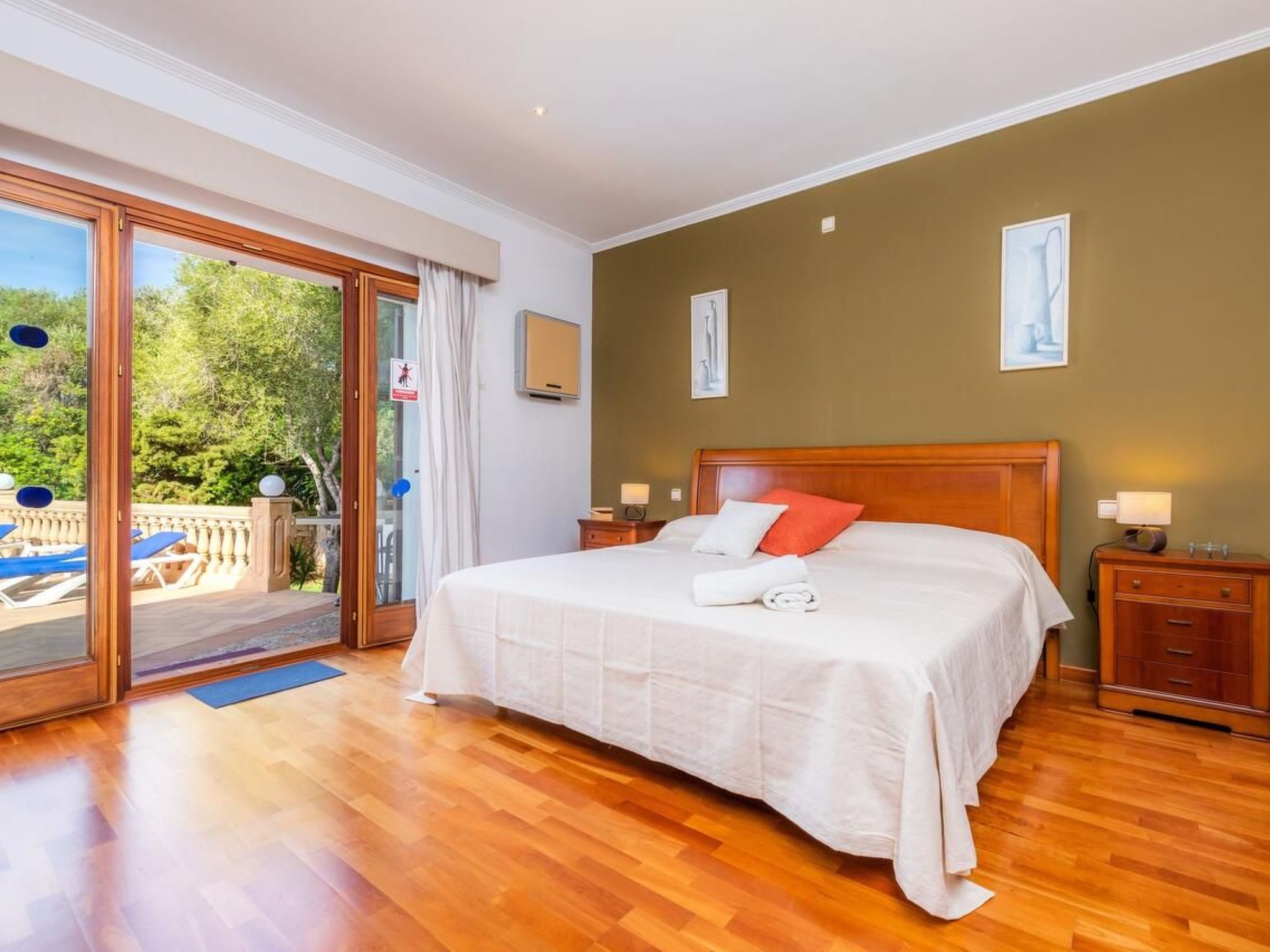 Marta-Image-tags.info