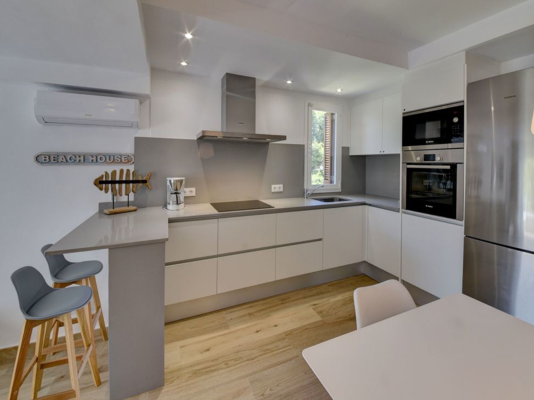 Neu renoviertes, modernes Apartment für 4 Personen, direkt an der Cala Ferrera-Image-tags.info