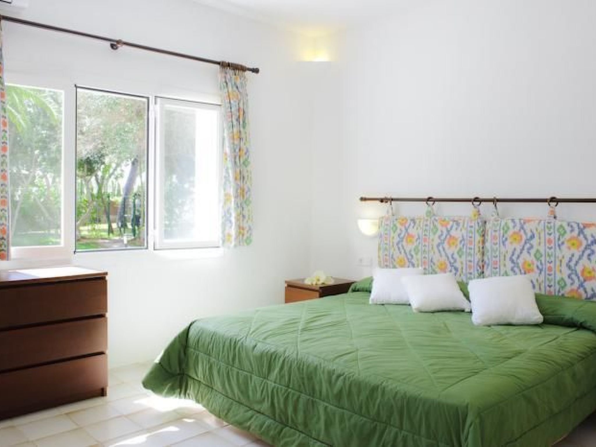 Pineda-Image-tags.info