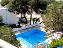 Zonnige bungalow met privézwembad op 50 meter van zee in Cala d'Or - thumbnail 1