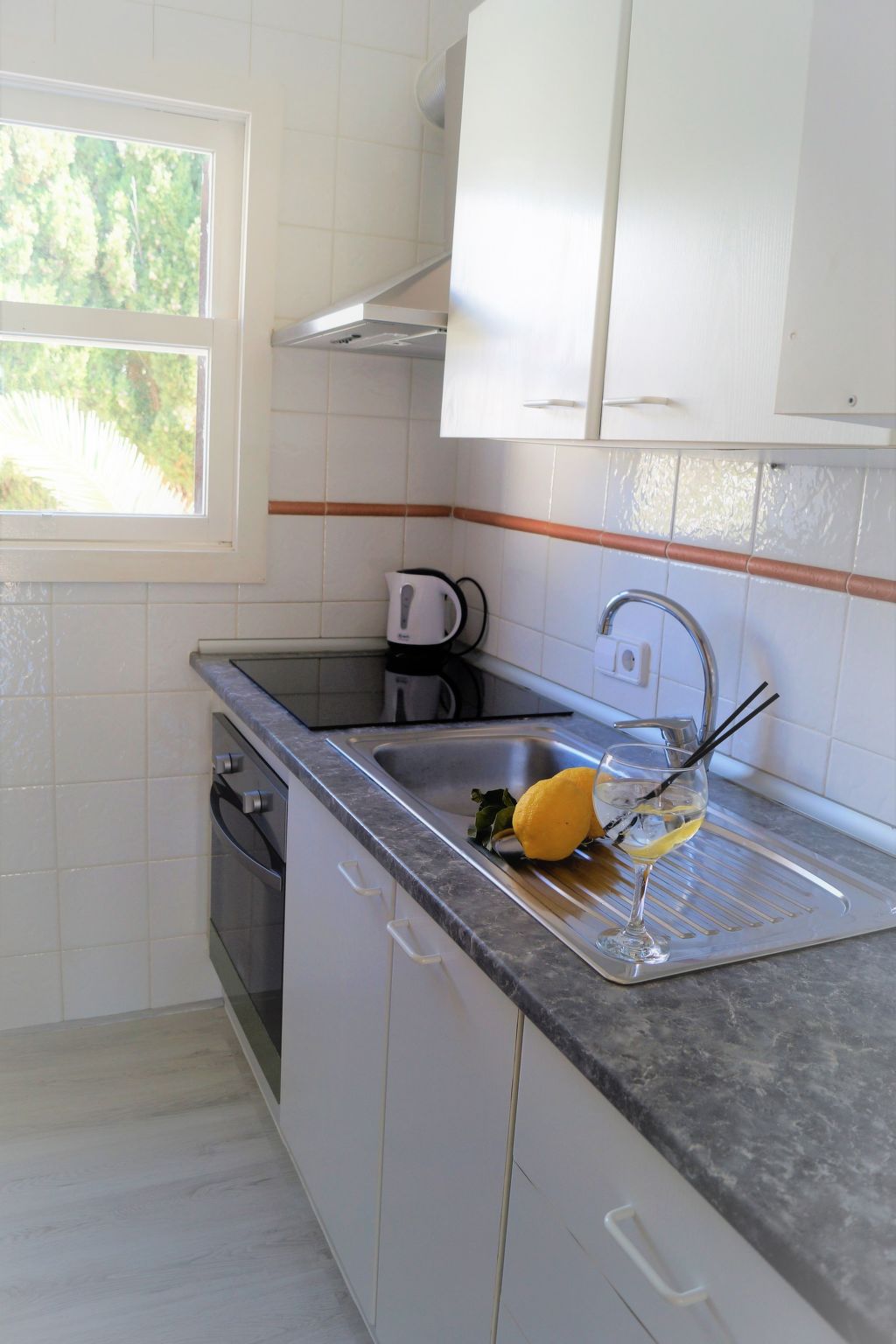 Bungalow con piscina-Binnen