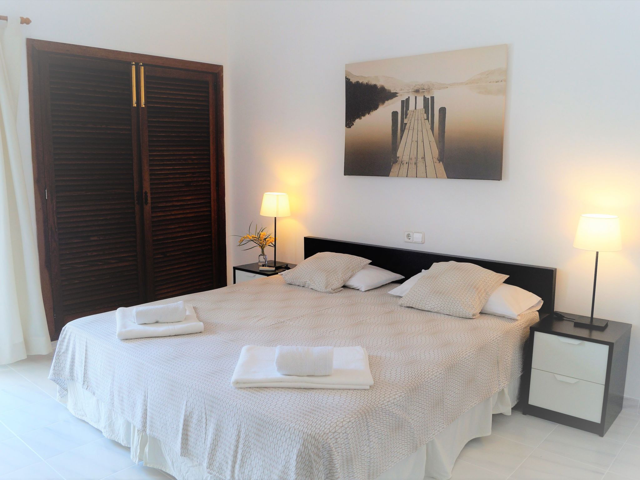 Bungalow con piscina-Binnen