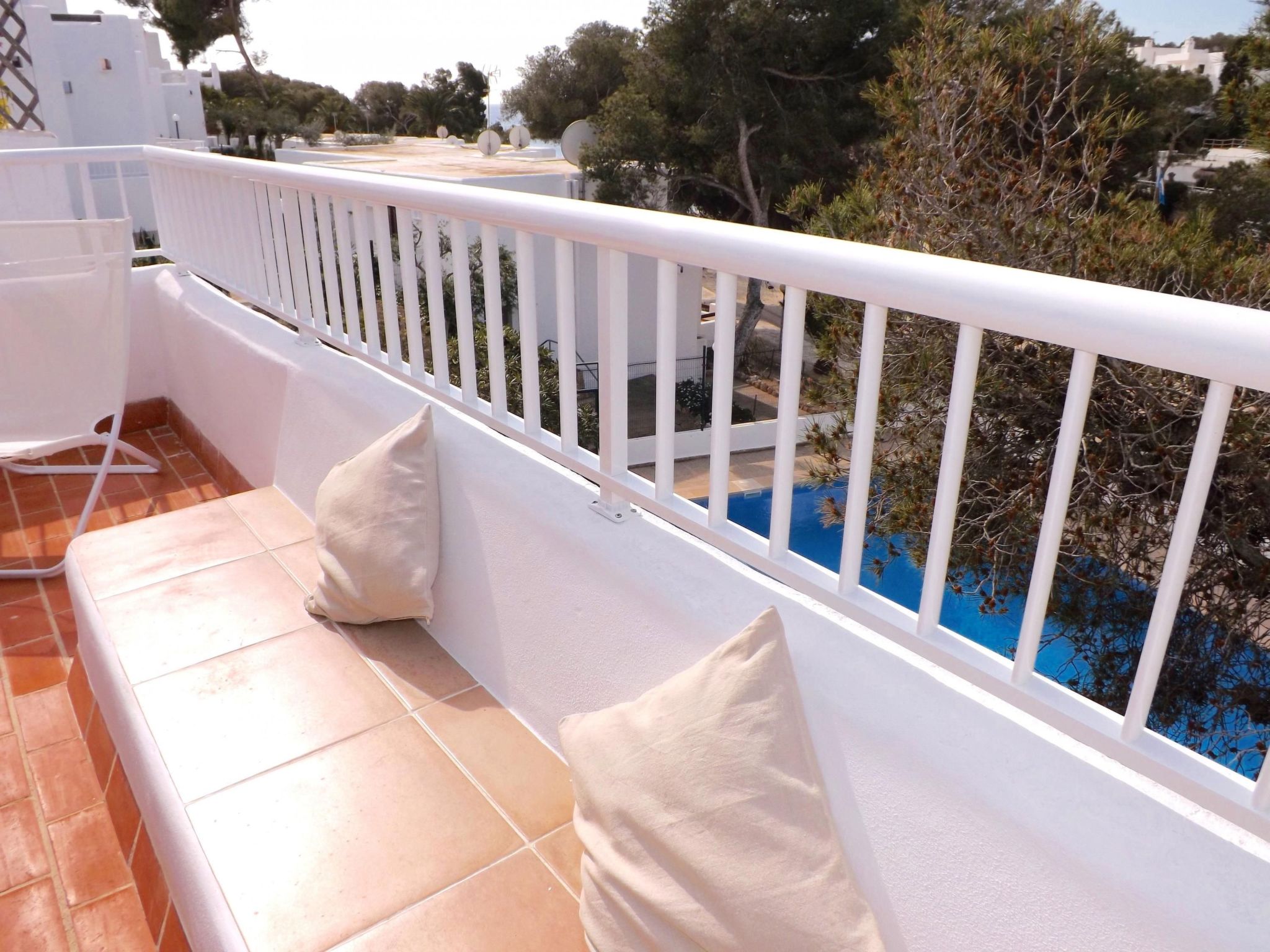 Bungalow con piscina-Binnen