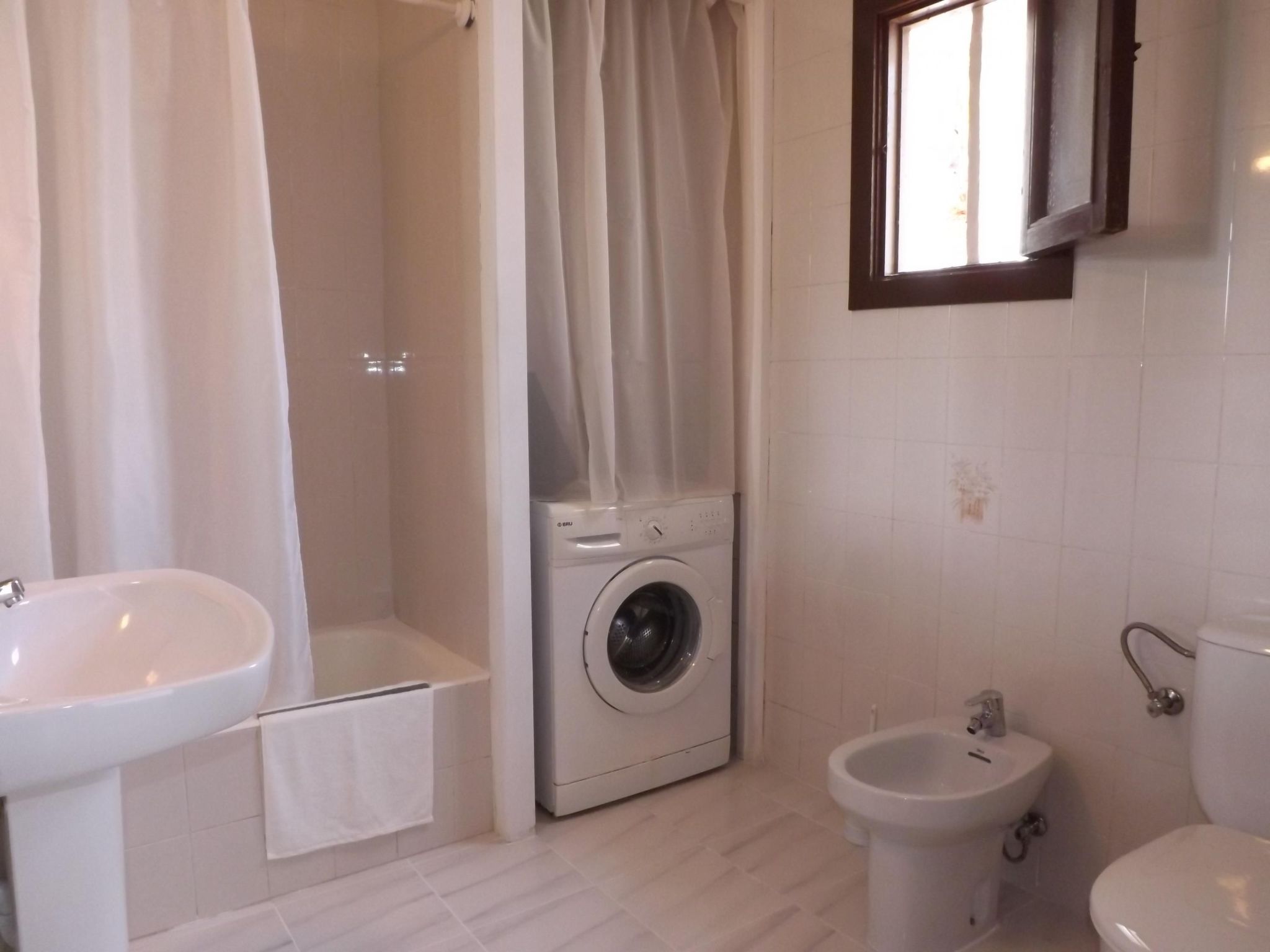 Bungalow con piscina-Binnen