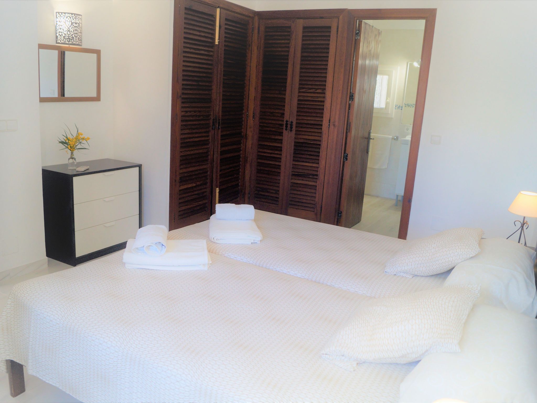 Bungalow con piscina-Binnen