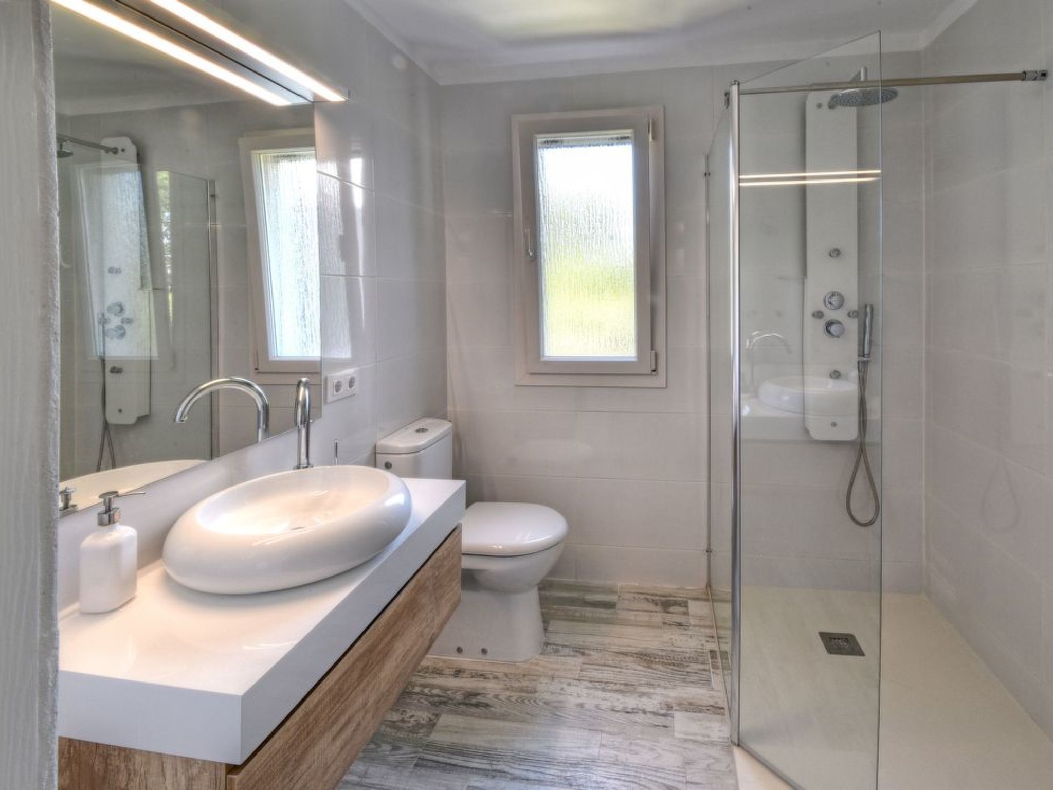 Photo of Modernes helles 3-Schlafzimmer Apartment mit Klimaanlage, 2017 komplett neu ren