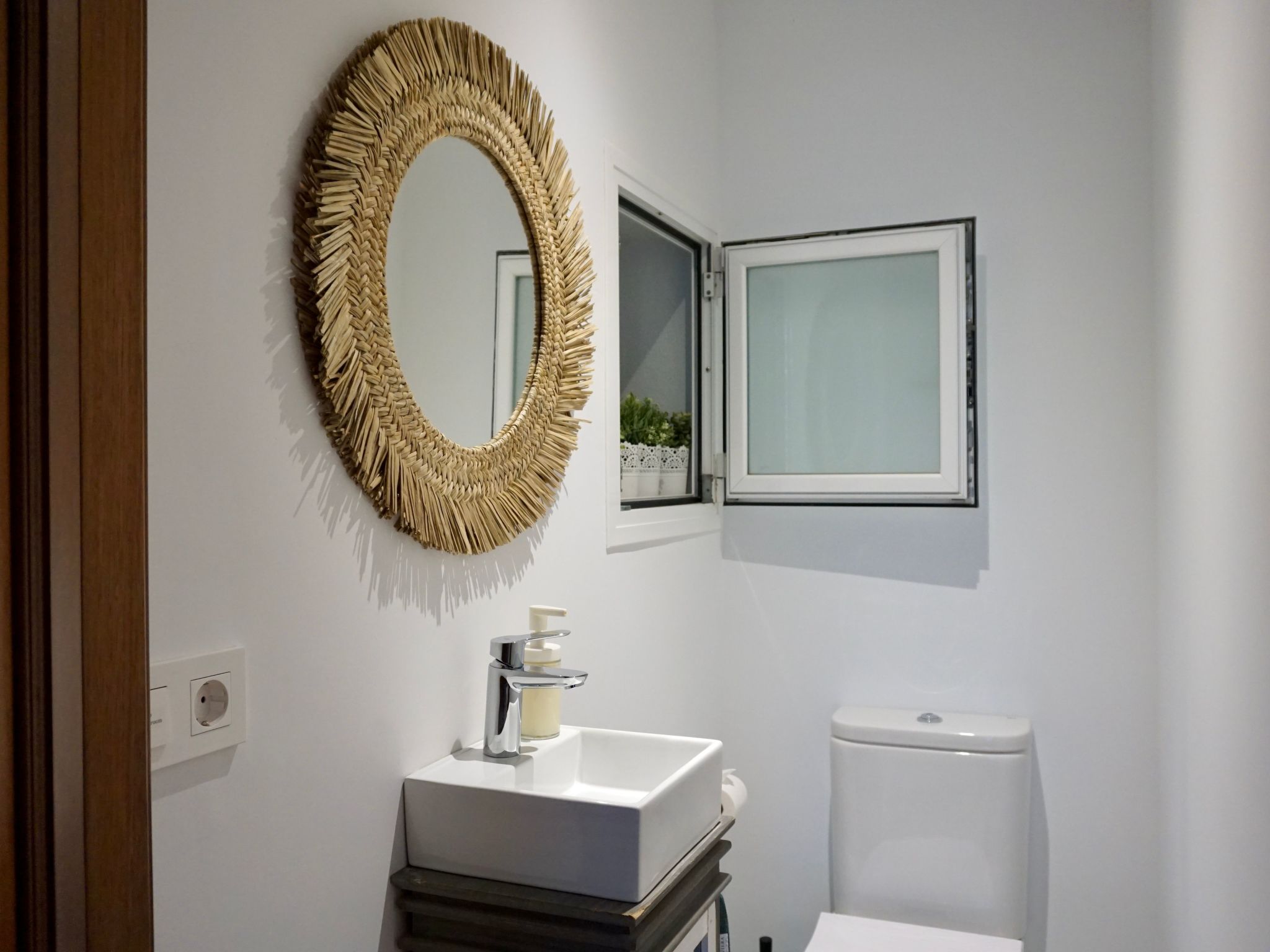 Riviera-Image-tags.info