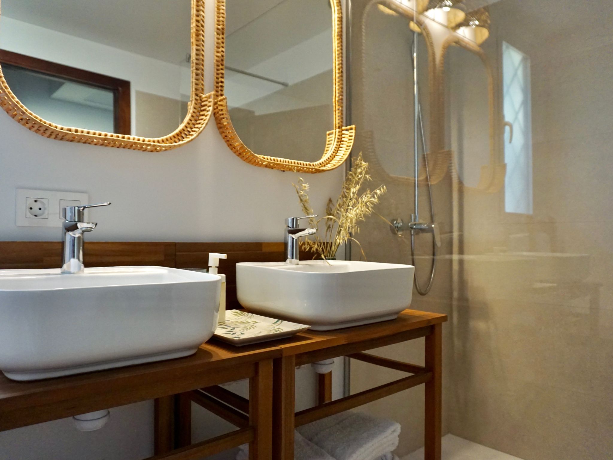 Riviera-Image-tags.info