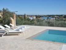 Vrijstaande villa met privézwembad op 650 meter van de zee in Portocolom - thumbnail 1
