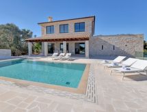 Vrijstaande villa met privézwembad op 650 meter van de zee in Portocolom - thumbnail 3