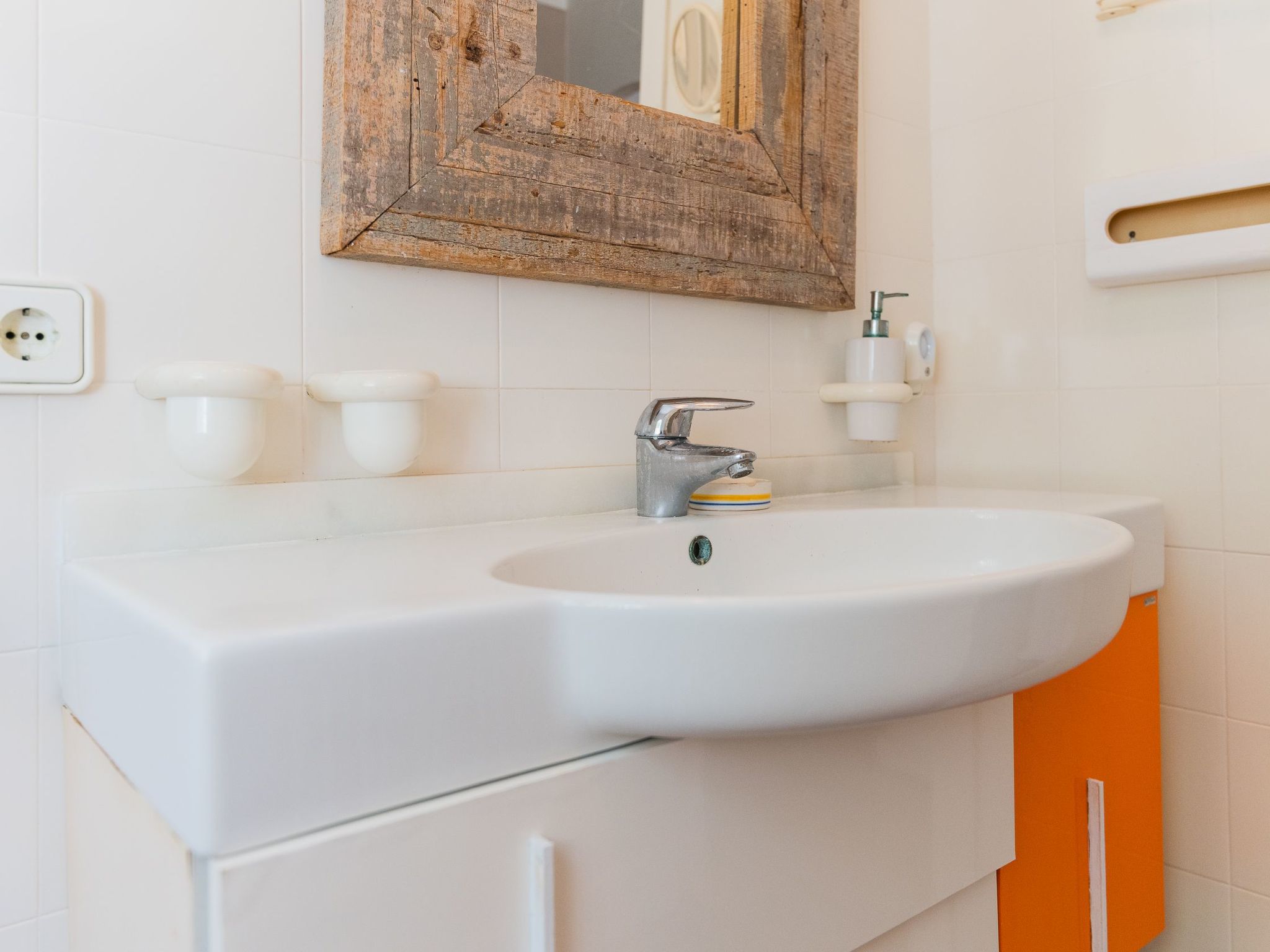 Lucia-Image-tags.info