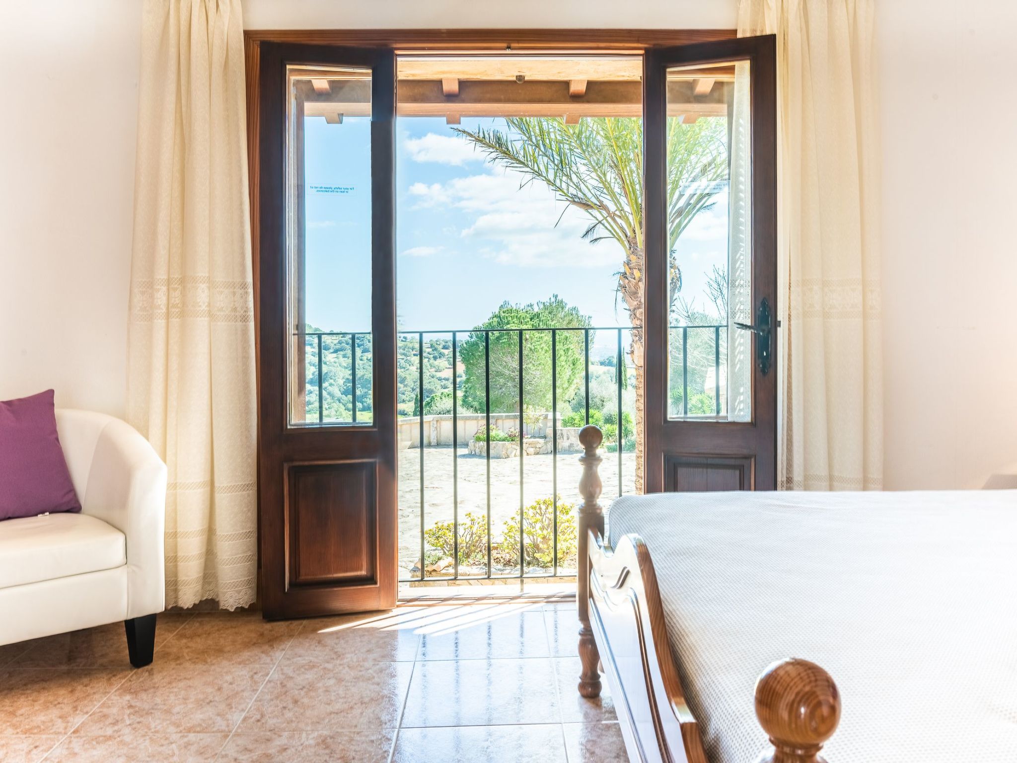 Roca-Image-tags.info