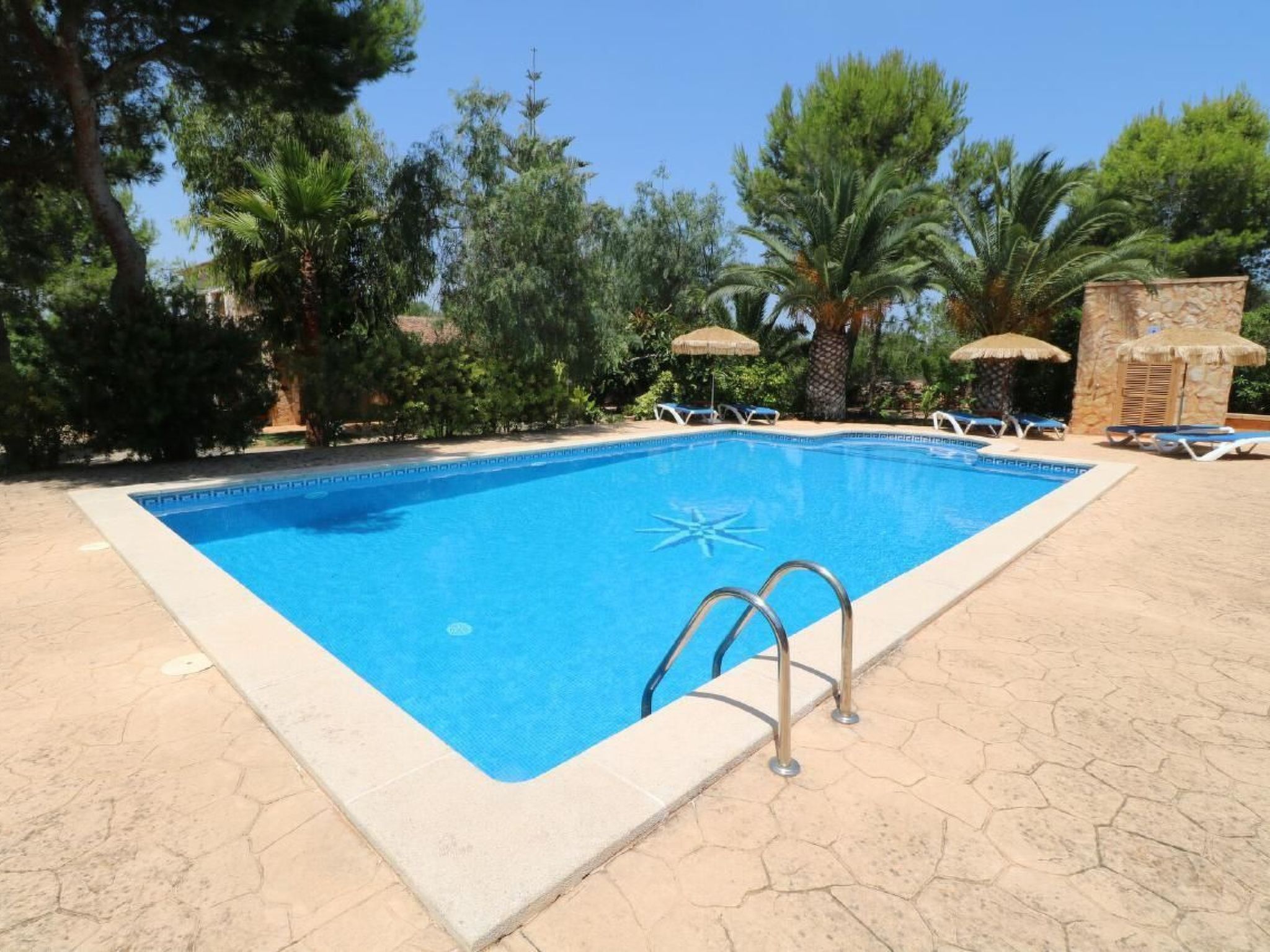 Fi. Camaron-Crestall-Dehors