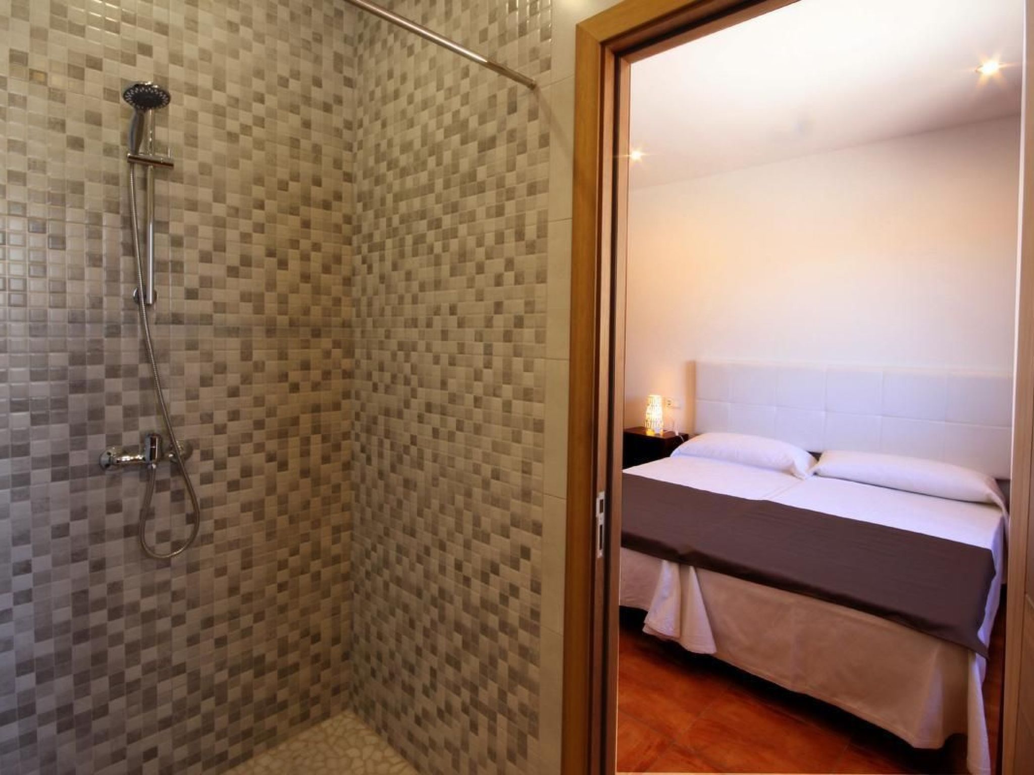 Wohnung mit Pool, Garten, Terrasse und Grill-Inside