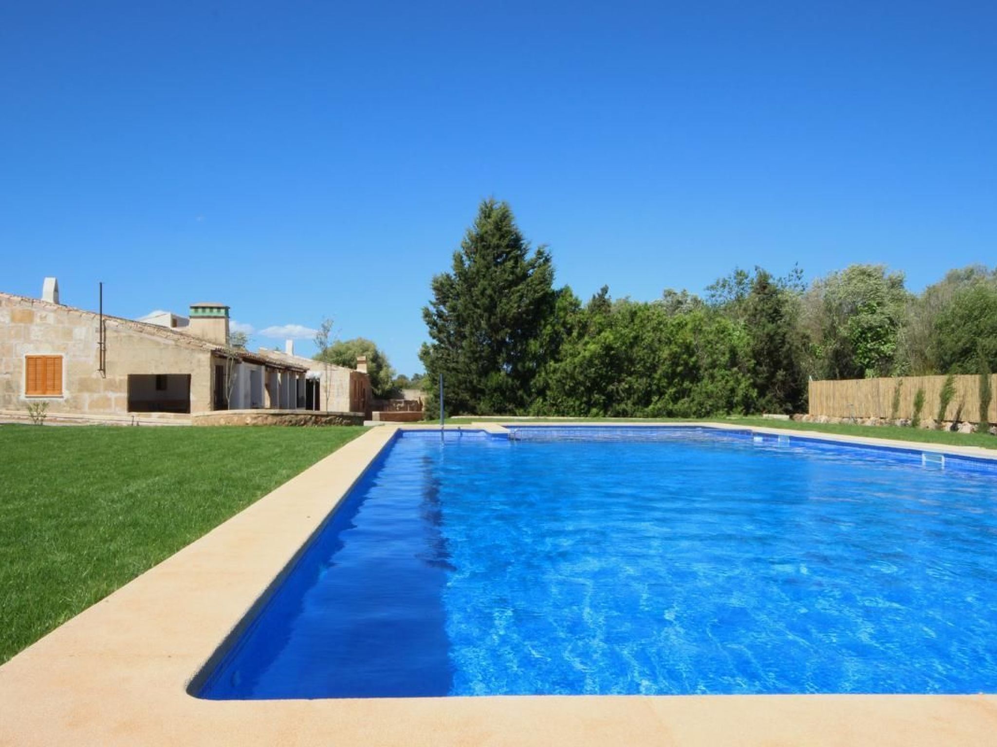 Wohnung mit Pool, Garten, Terrasse und Grill-Inside