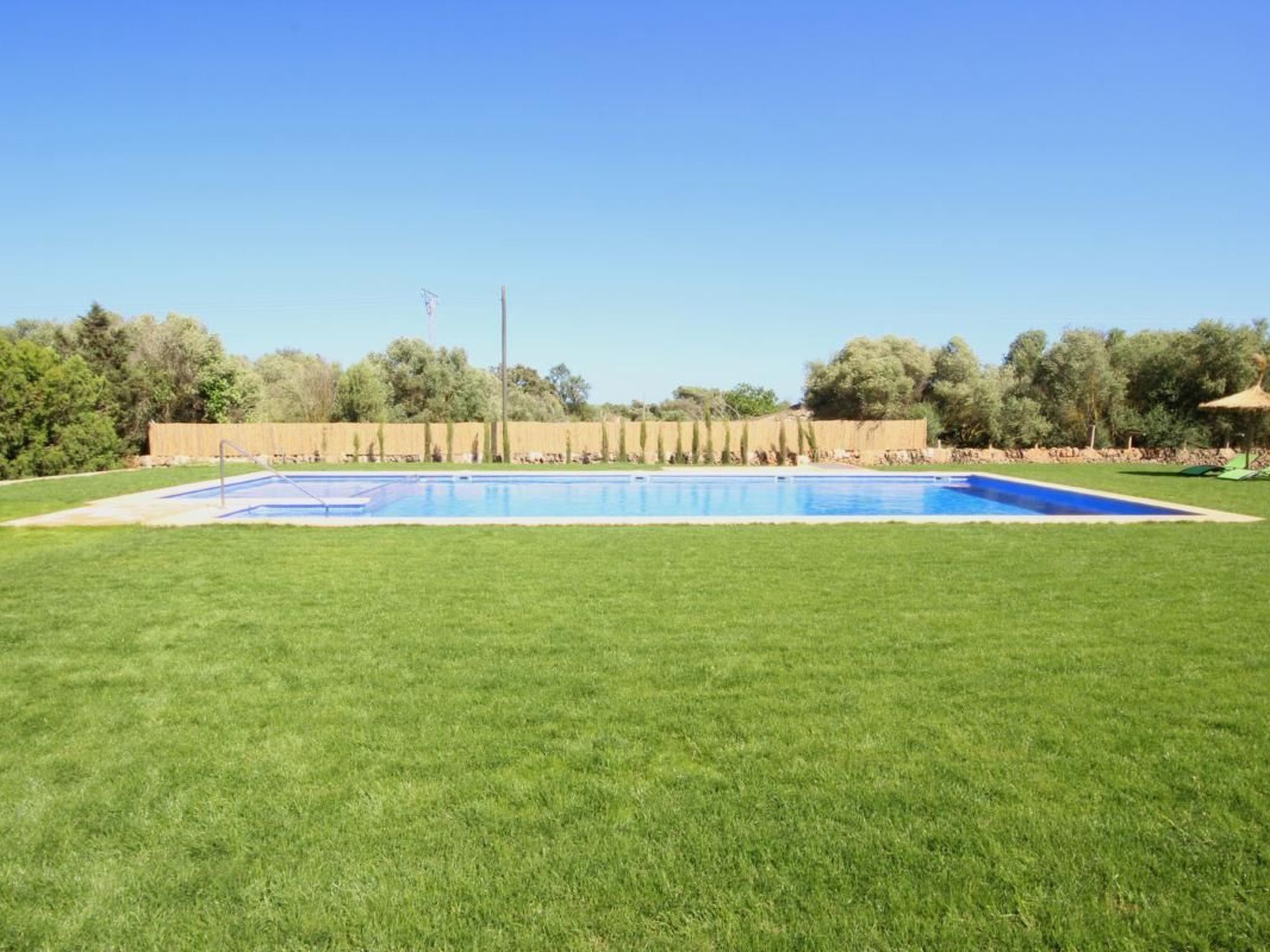 Wohnung mit Pool, Garten, Terrasse und Grill-Inside