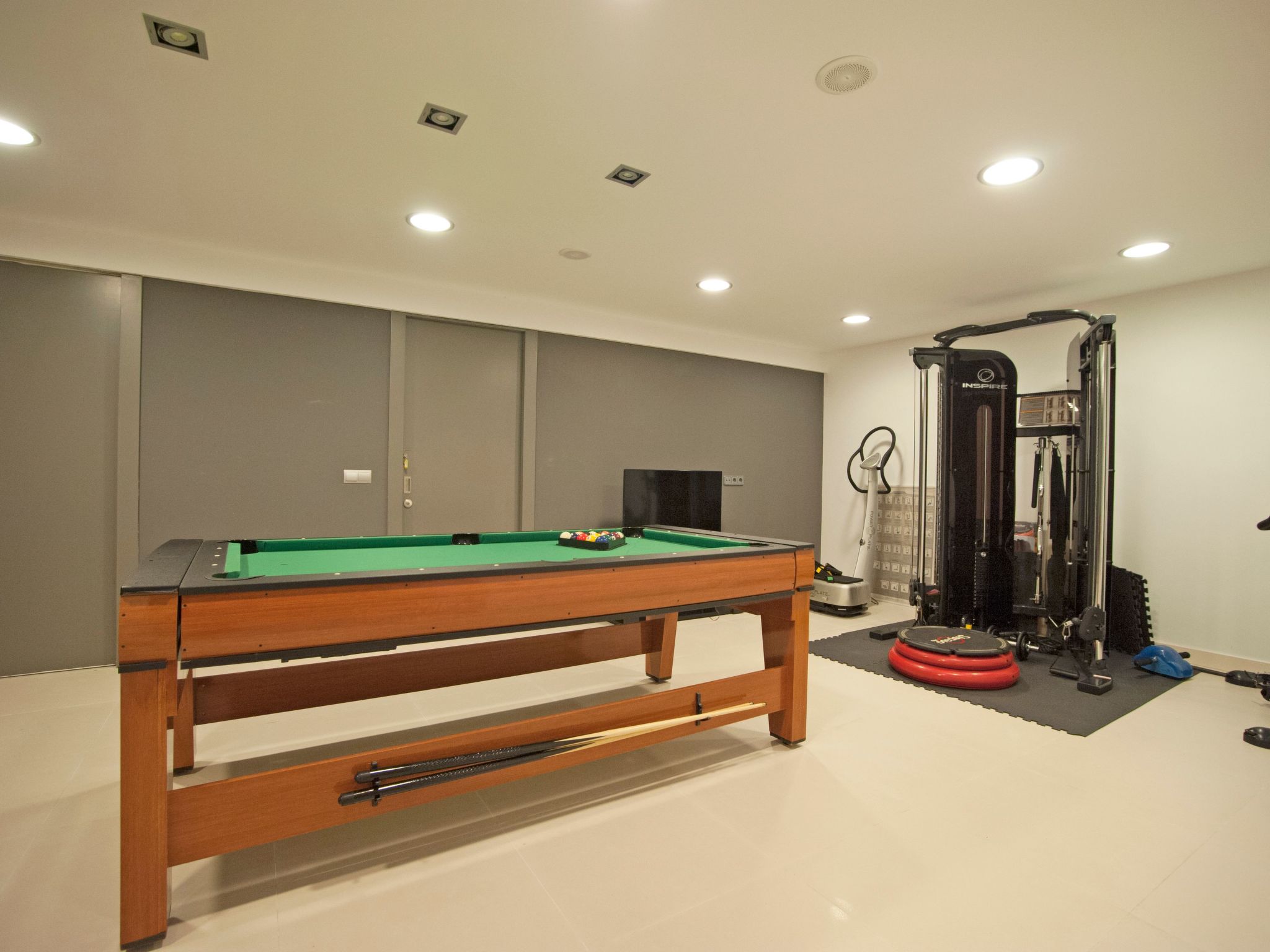 Majestätische Villa mit 5 Schlafzimmern und Pool direkt am Meer-Drinnen