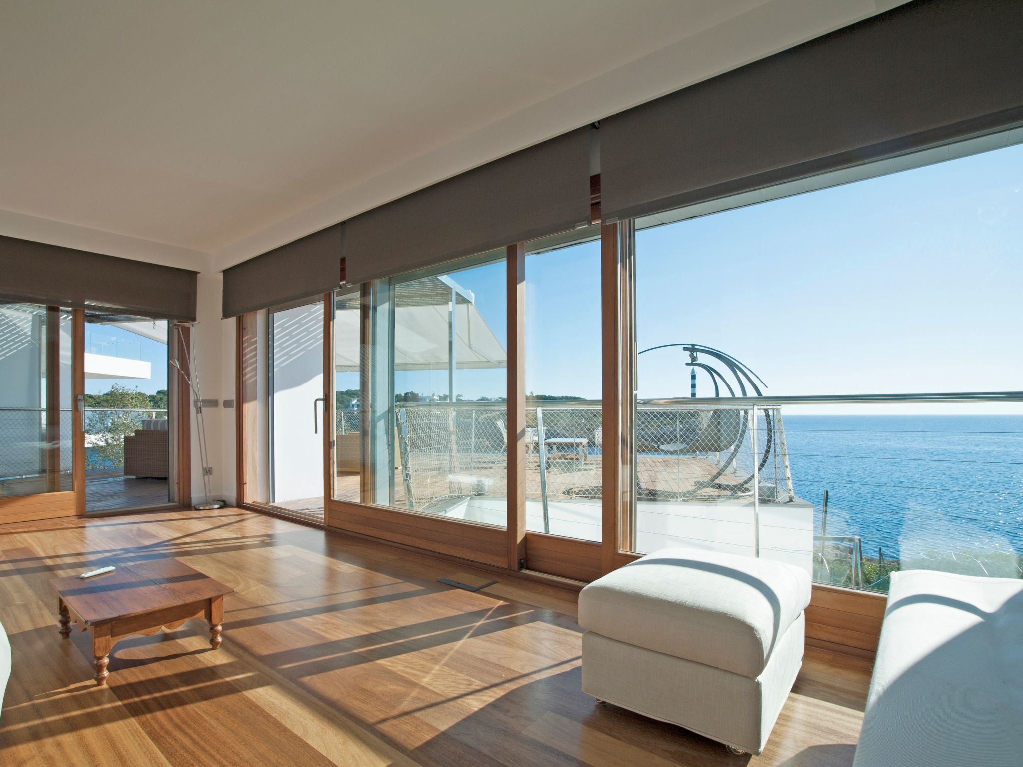 Majestätische Villa mit 5 Schlafzimmern und Pool direkt am Meer-Drinnen