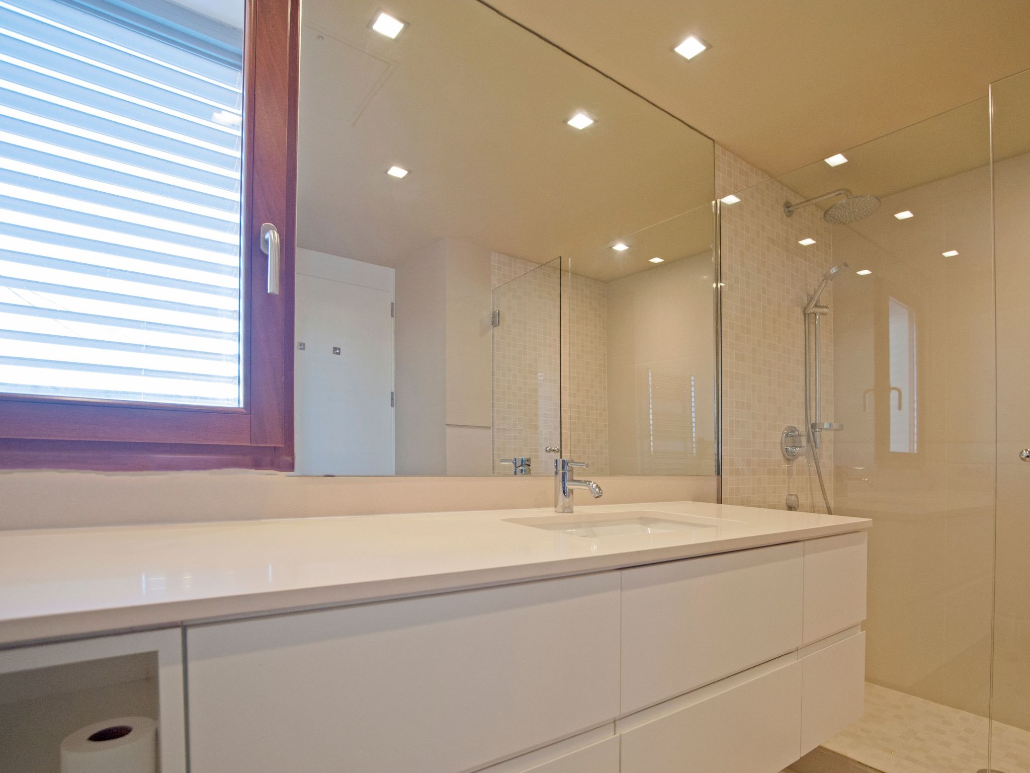 Majestätische Villa mit 5 Schlafzimmern und Pool direkt am Meer-Image-tags.info