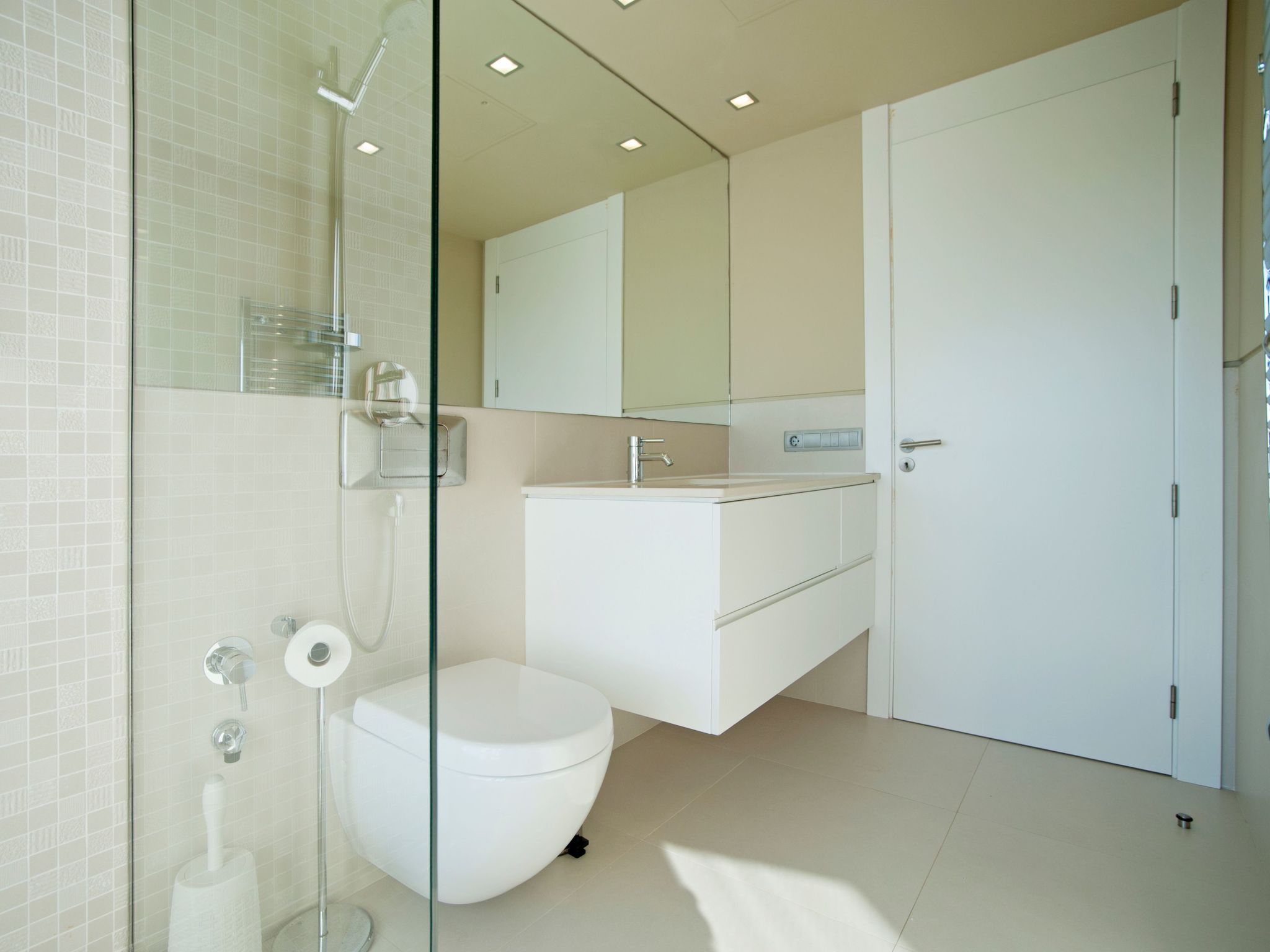 Majestätische Villa mit 5 Schlafzimmern und Pool direkt am Meer-Drinnen