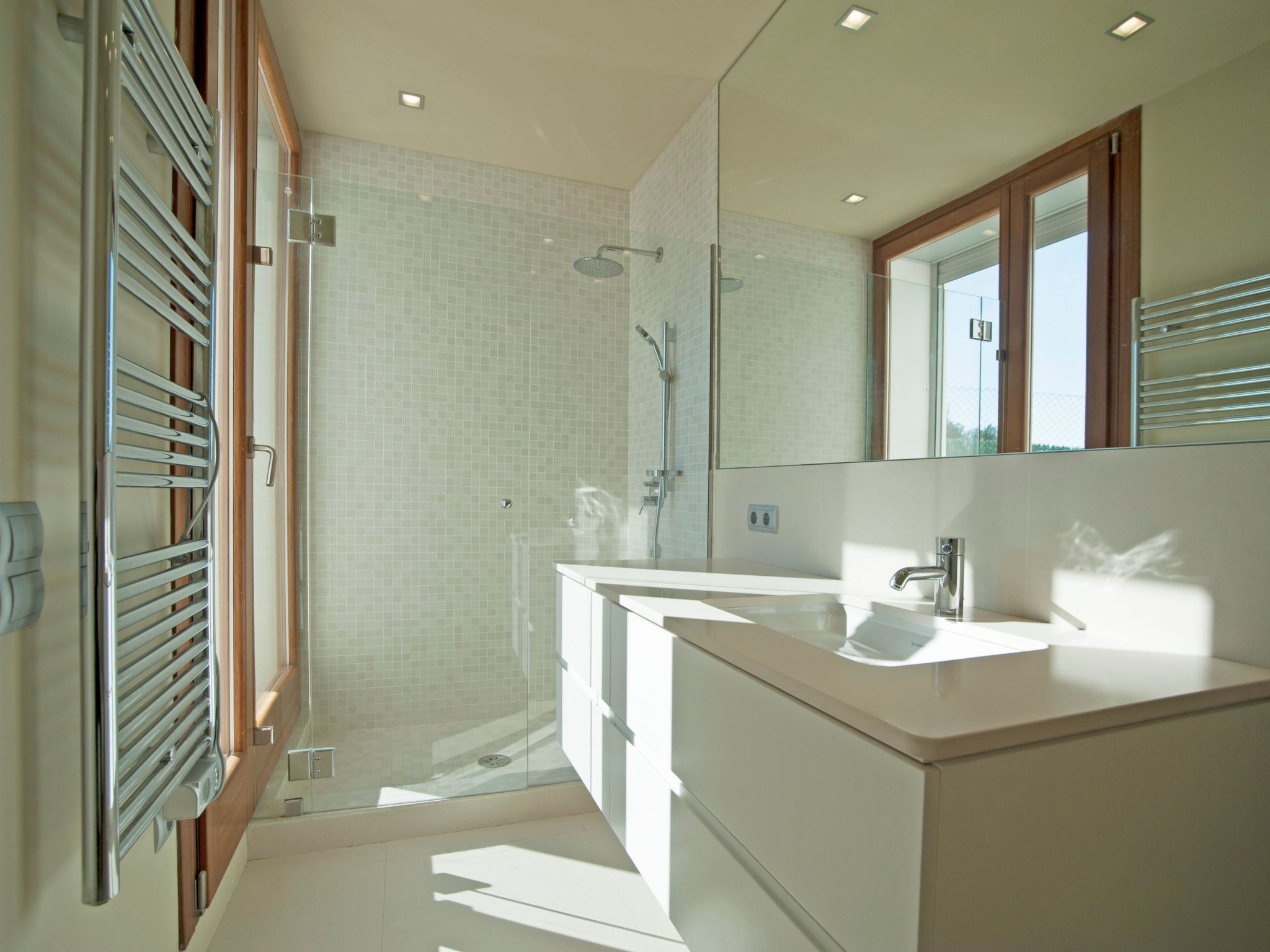 Majestätische Villa mit 5 Schlafzimmern und Pool direkt am Meer-Drinnen