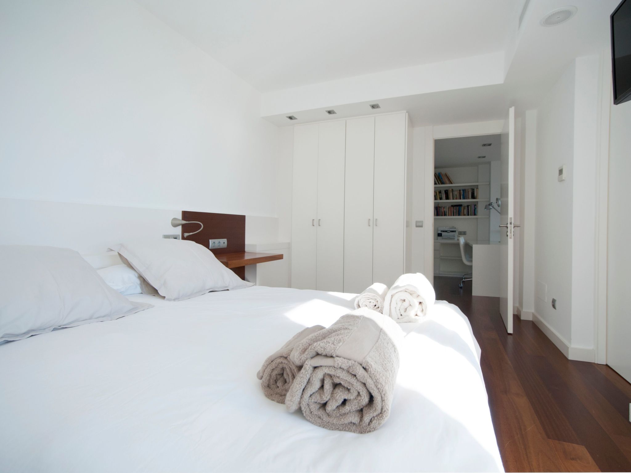 Majestätische Villa mit 5 Schlafzimmern und Pool direkt am Meer-Drinnen