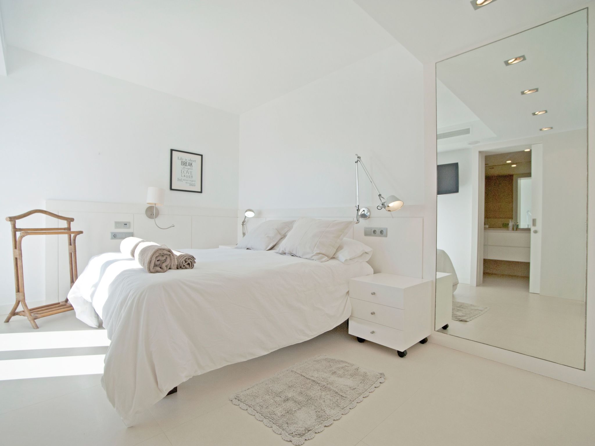 Majestätische Villa mit 5 Schlafzimmern und Pool direkt am Meer-Drinnen