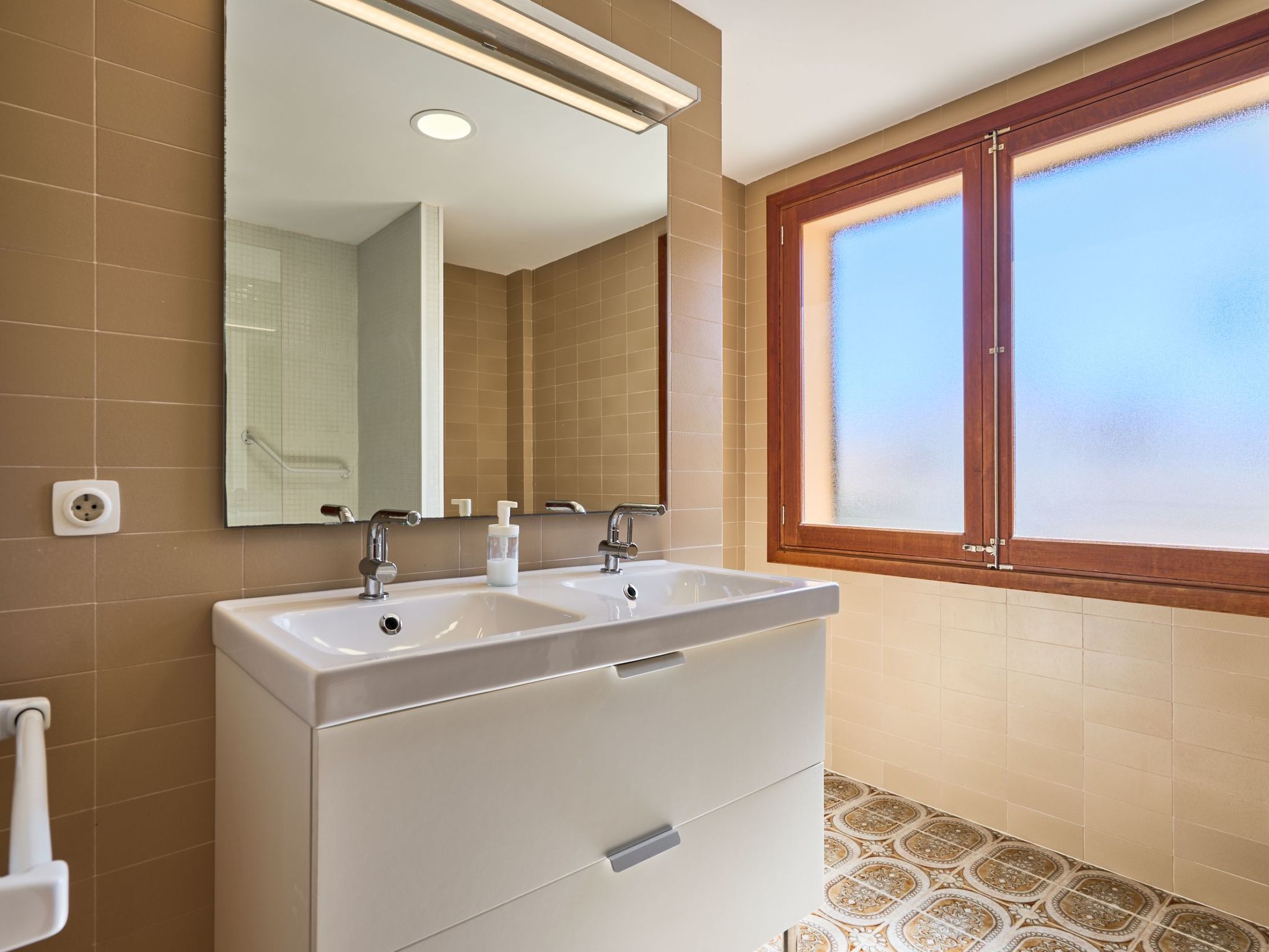 Mesquida-Image-tags.info