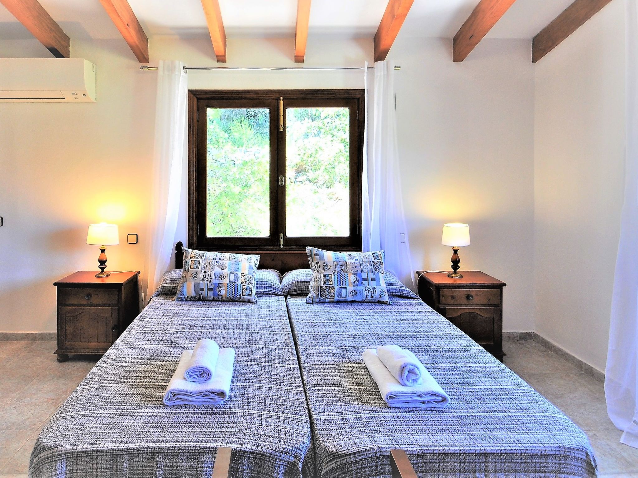 Villa con piscina privada, wifi, aire acondicionado y vistas a montaña ideal pa - Drinnen